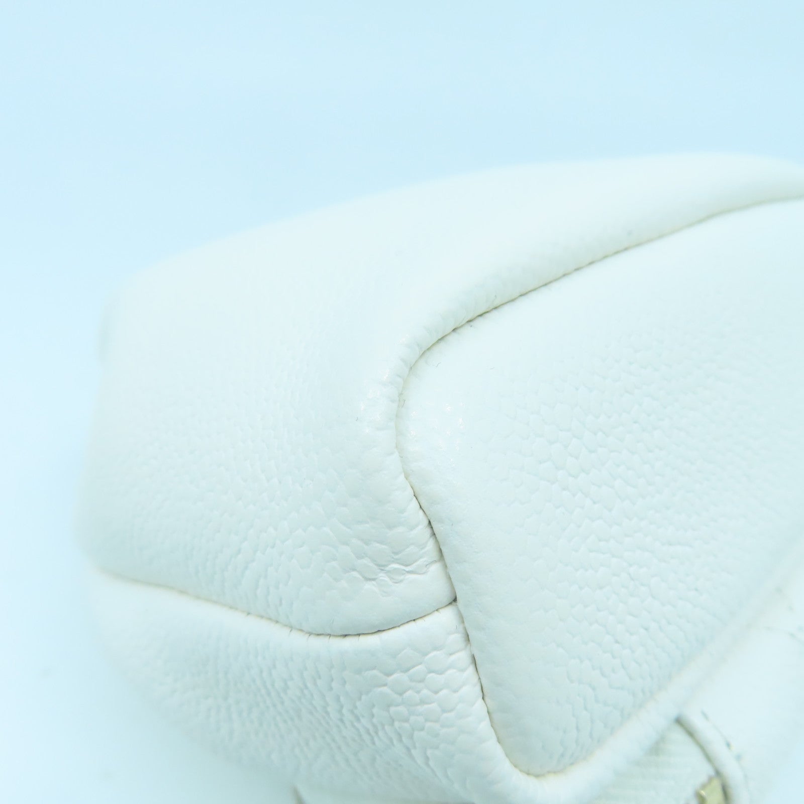 CHANEL 菱格Caviar皮革Hobo Mini Bag金扣鏈帶肩背袋白色