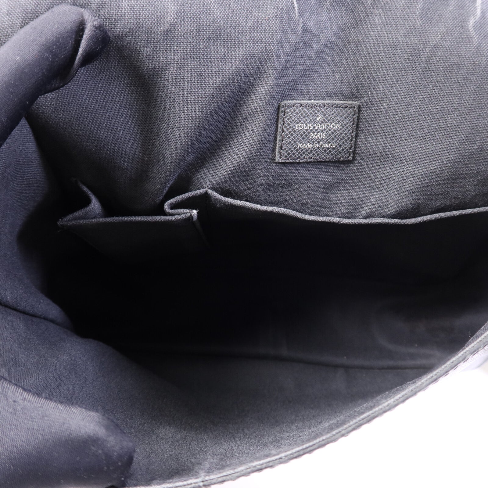 LOUIS VUITTON Taiga皮革Andrei銀扣肩背袋