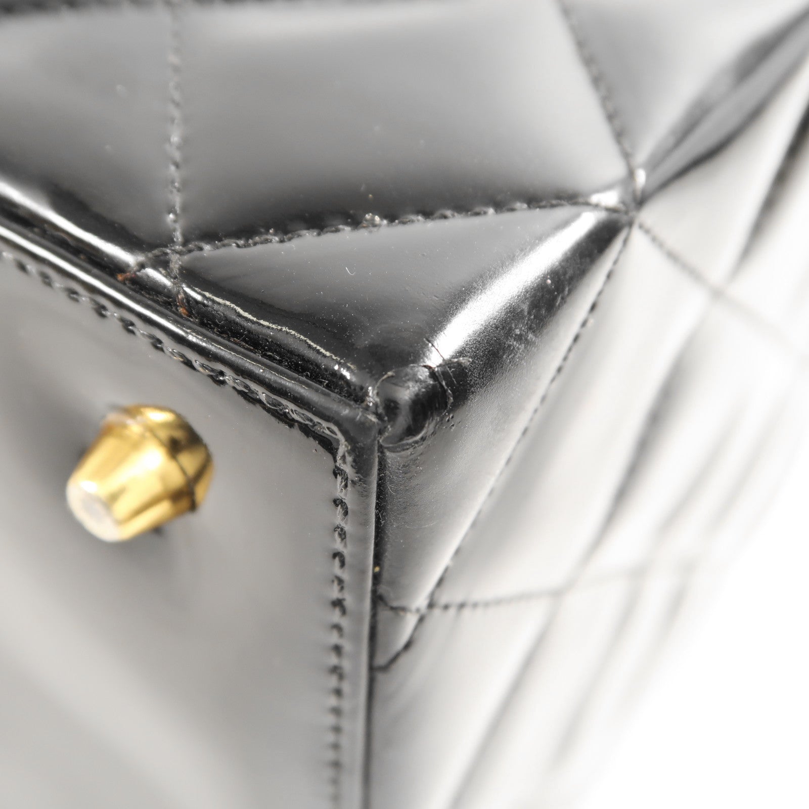 CHANEL 漆皮皮革Makeup Box金扣手挽袋