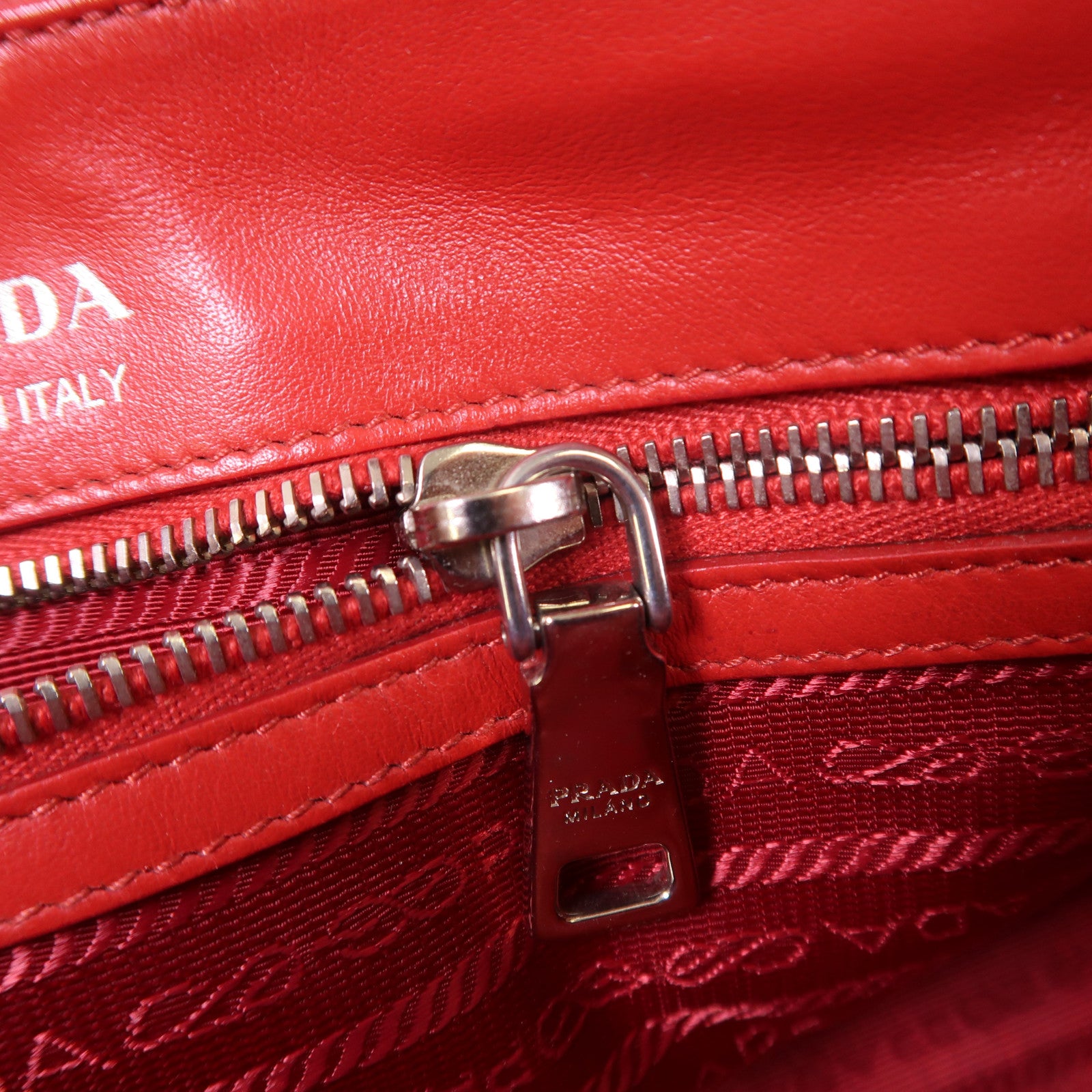 PRADA 羊皮皮革2 Way Shoulder銀扣手挽肩背兩用袋