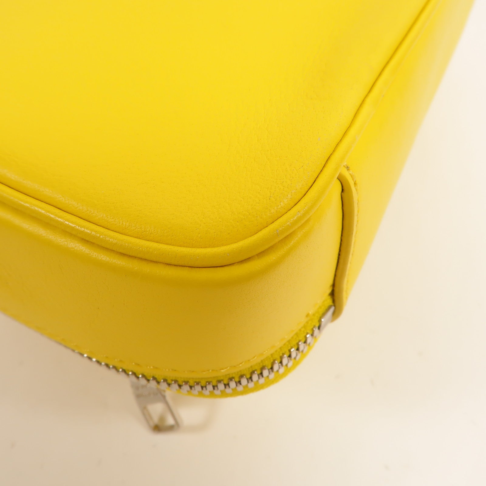 LOUIS VUITTON 牛皮皮革Utility肩背袋