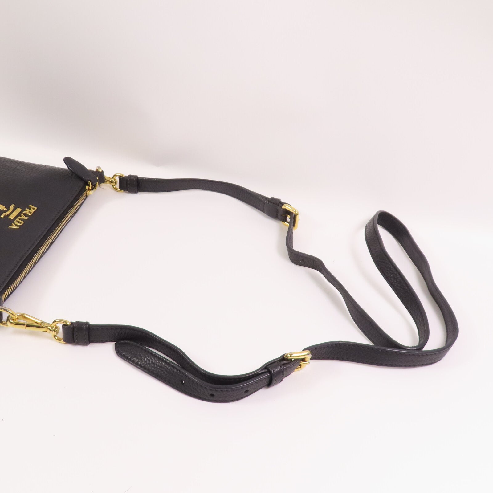 PRADA 牛皮皮革Shoulder Bag金扣肩背袋