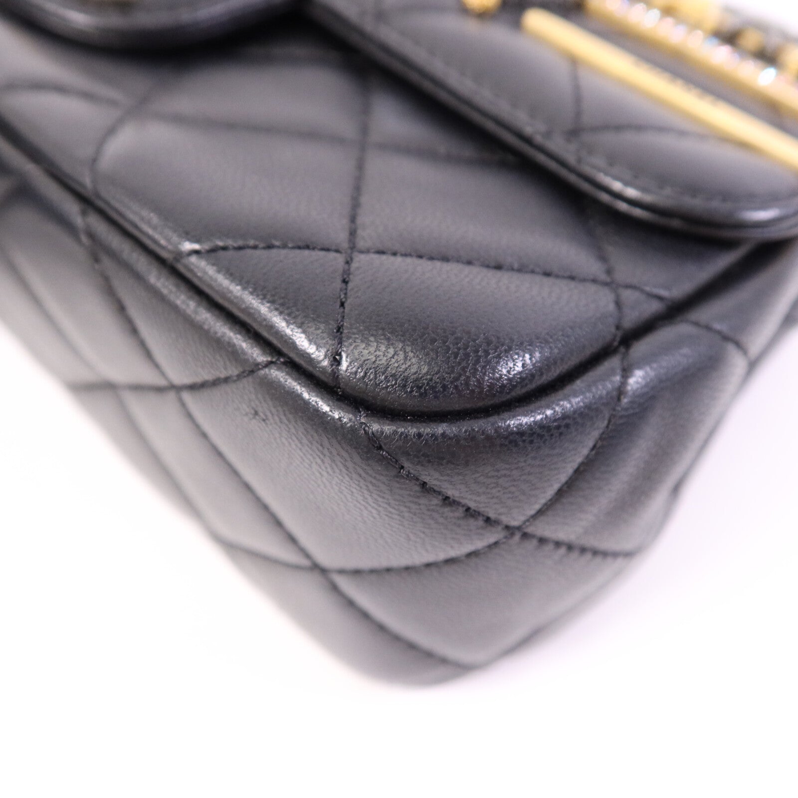 CHANEL 羊皮皮革Pearl Hairpin Badge鏈帶肩背袋