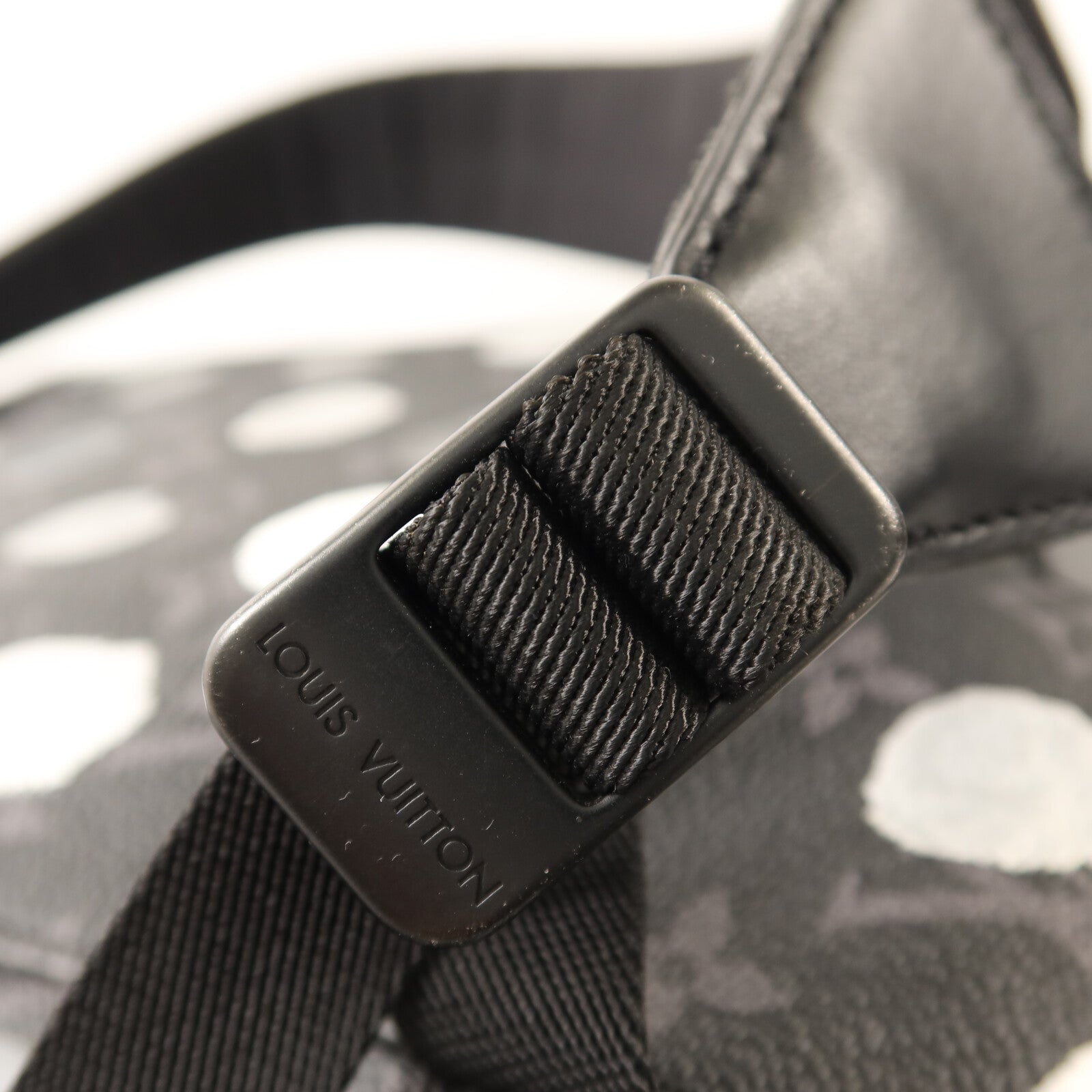 LOUIS VUITTON Monogram Eclipse LV X YK Christopher MM背包