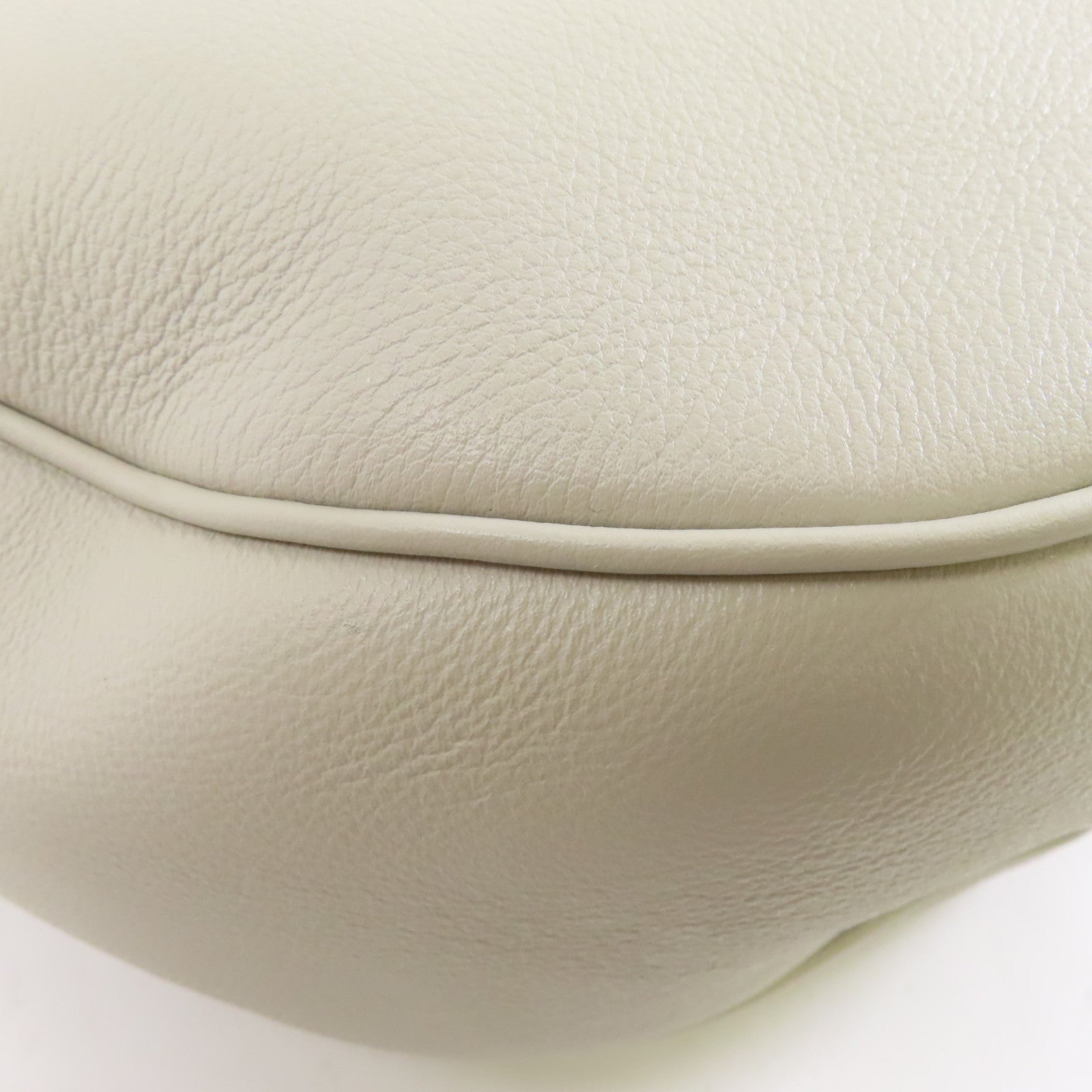 CELINE 牛皮皮革Heloise Triomphe金扣肩背袋灰色