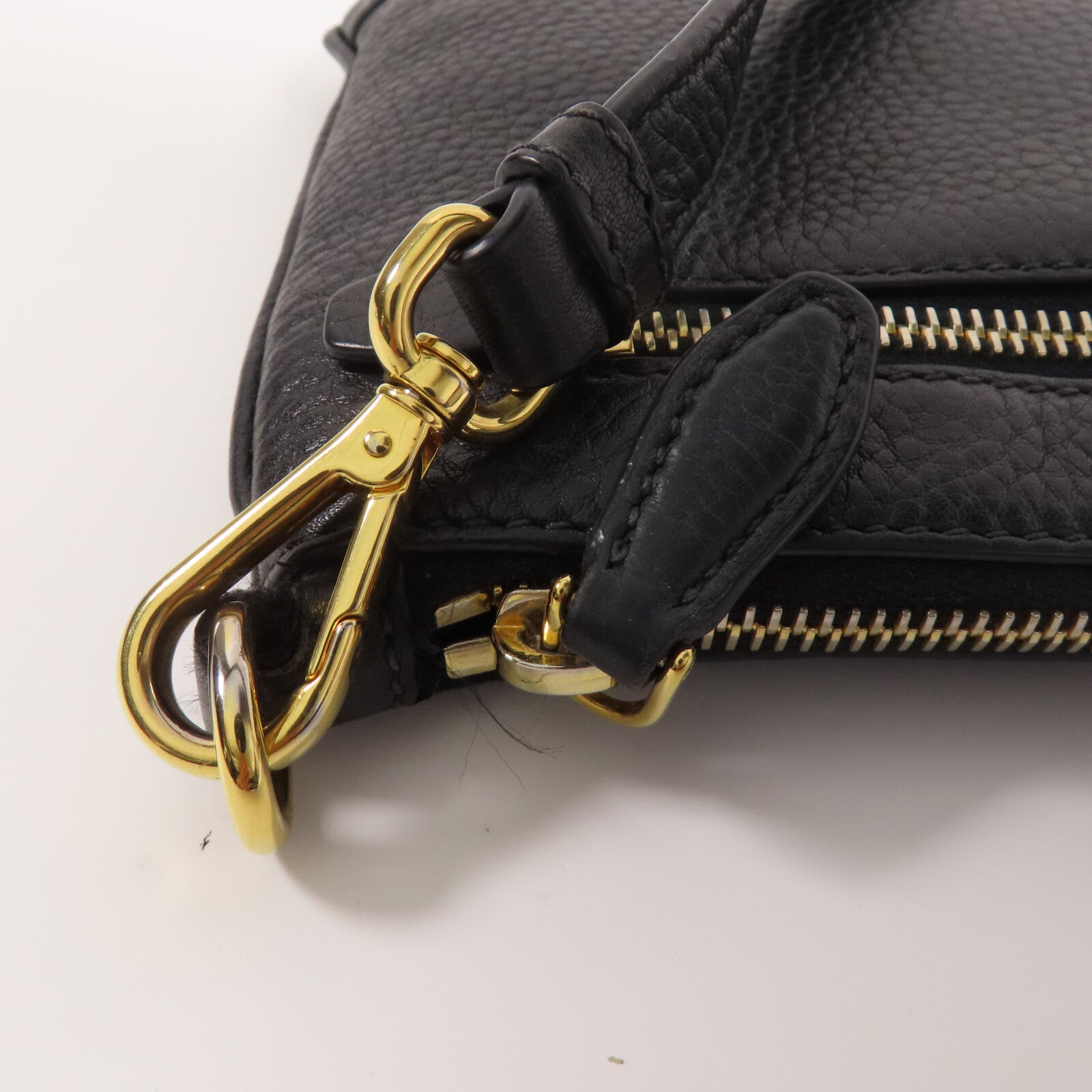 PRADA 牛皮皮革Shoulder Bag金扣肩背袋