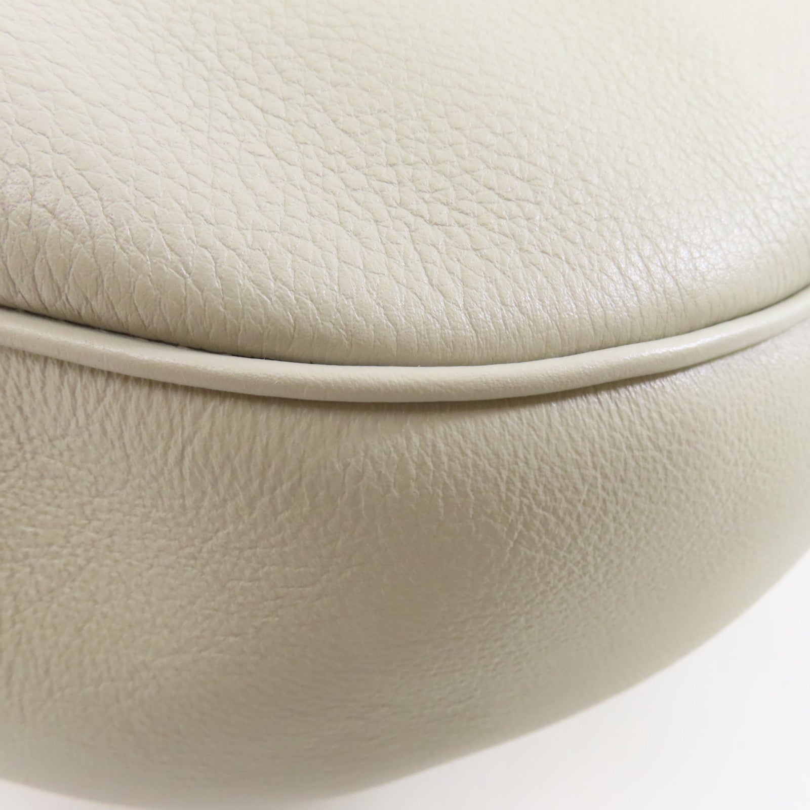 CELINE 牛皮皮革Heloise Triomphe金扣肩背袋灰色
