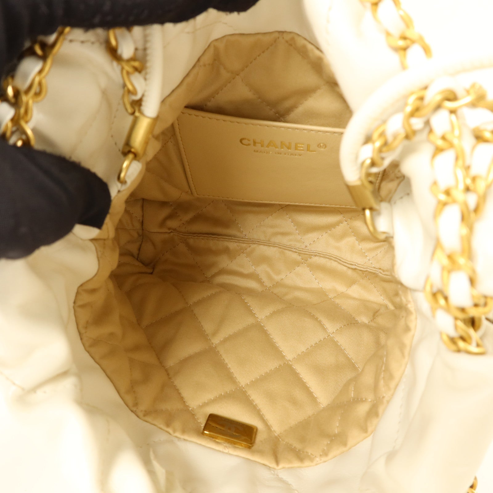 CHANEL 牛皮皮革Chanel 22 Mini金扣手挽肩背兩用袋