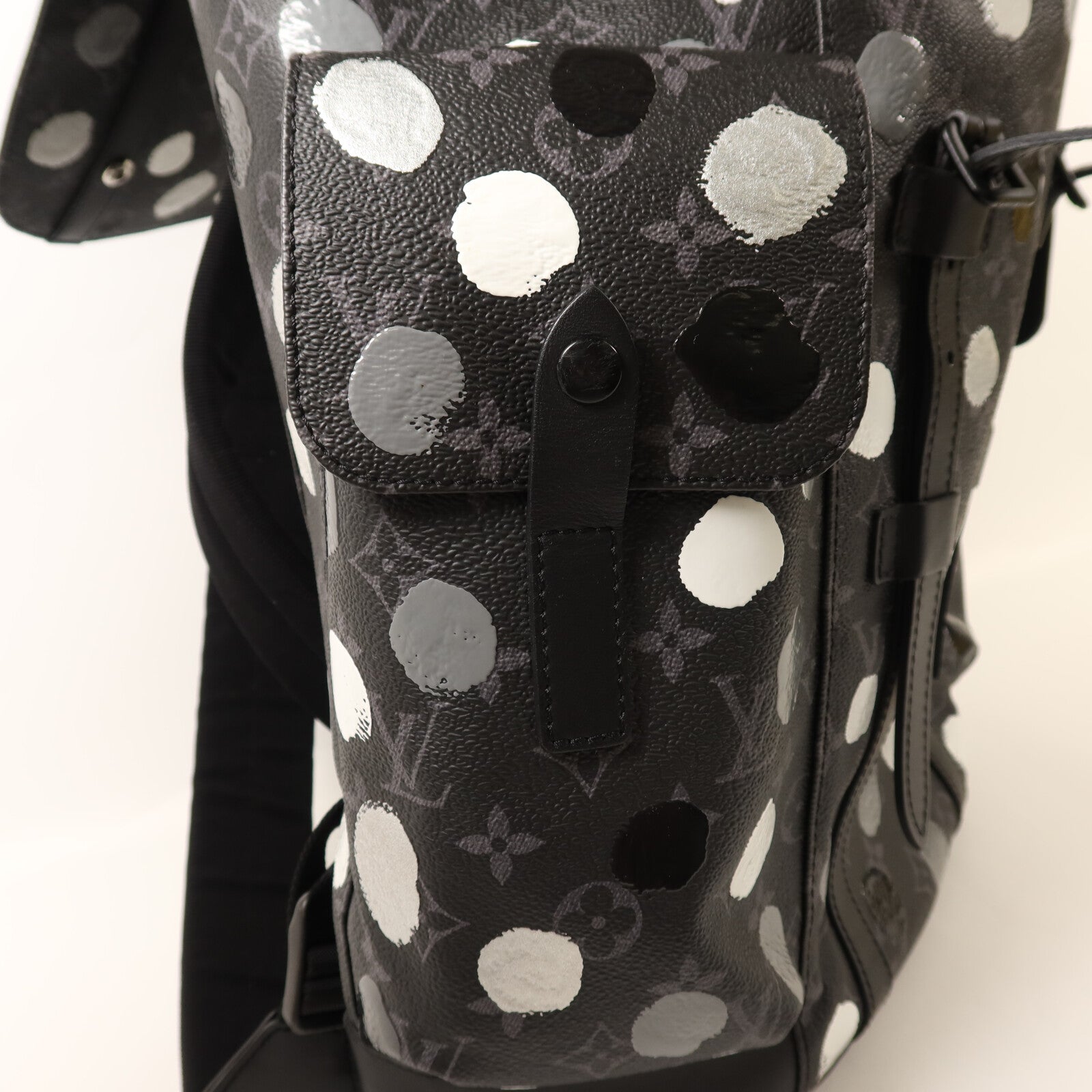 LOUIS VUITTON Monogram Eclipse LV X YK Christopher MM背包