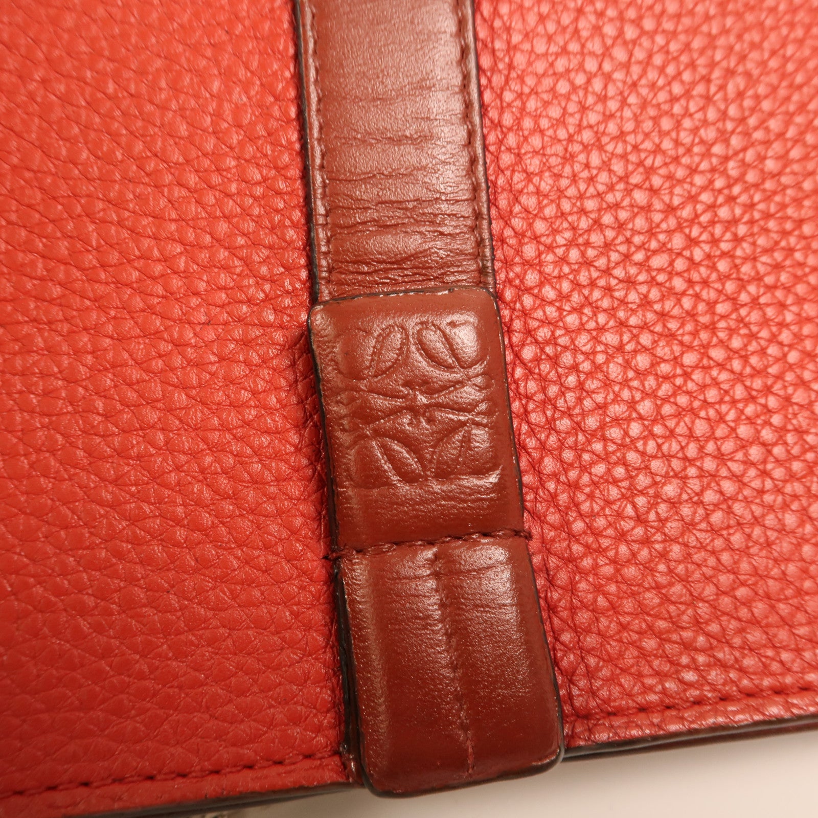 LOEWE 牛皮皮革Wallet On Chain金扣鏈帶肩背袋