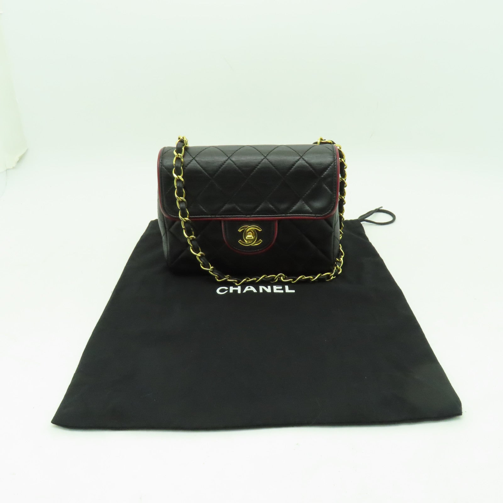 CHANEL 【清倉大減價】菱格羊皮皮革Classic Flap Mini金扣鏈帶肩背袋黑色/紅色