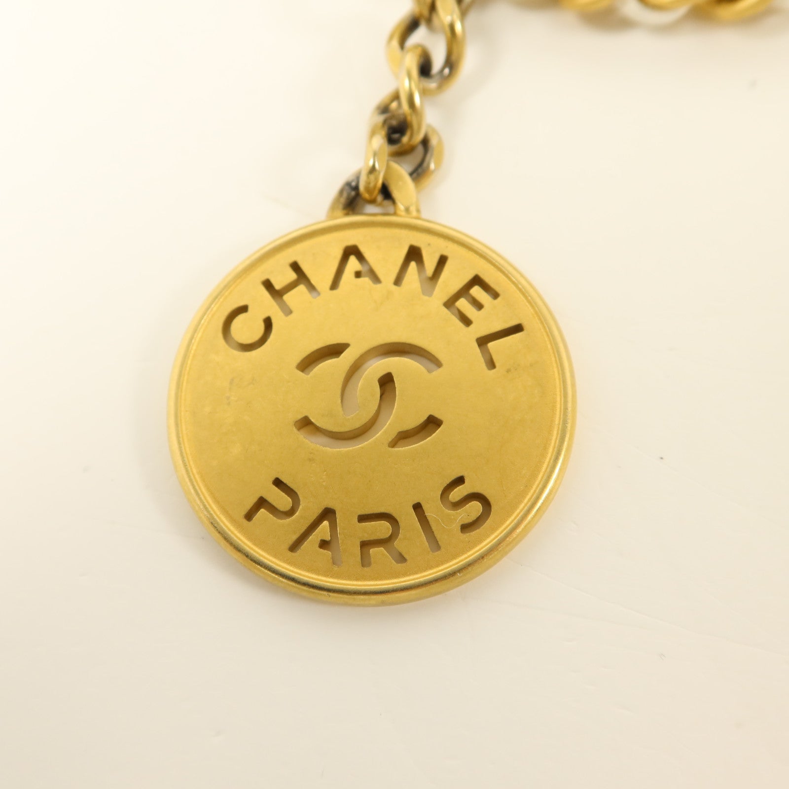 CHANEL 牛皮皮革Chanel 22 Mini金扣手挽肩背兩用袋