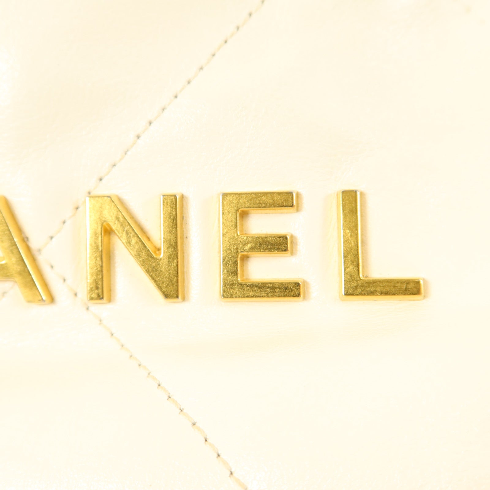 CHANEL 牛皮皮革Chanel 22 Mini金扣手挽肩背兩用袋