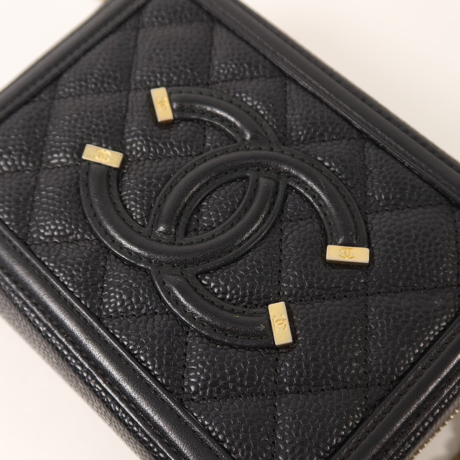 CHANEL 牛皮皮革Filigree Camera Bag鏈帶肩背袋