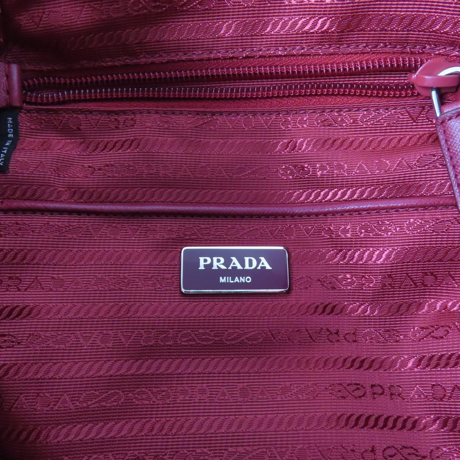 PRADA 尼龍Backpack銀扣背包