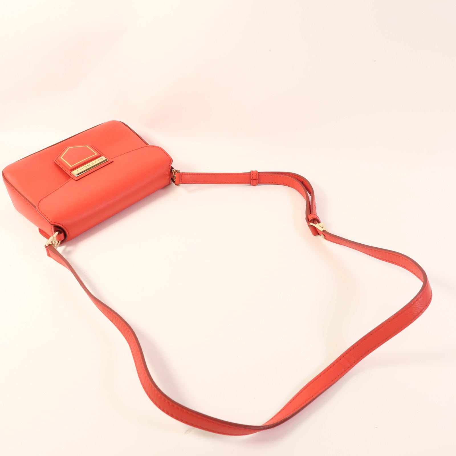 GIVENCHY 牛皮皮革Mini Nobile金扣肩背袋