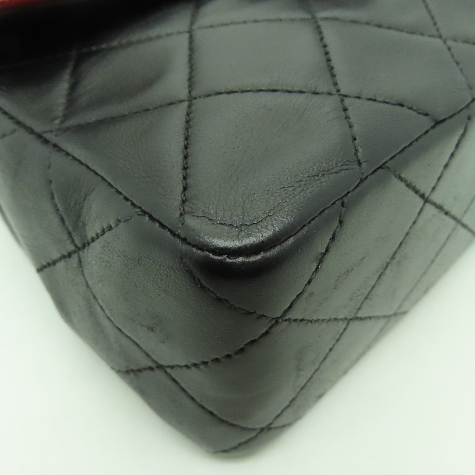 CHANEL 【清倉大減價】菱格羊皮皮革Classic Flap Mini金扣鏈帶肩背袋黑色/紅色