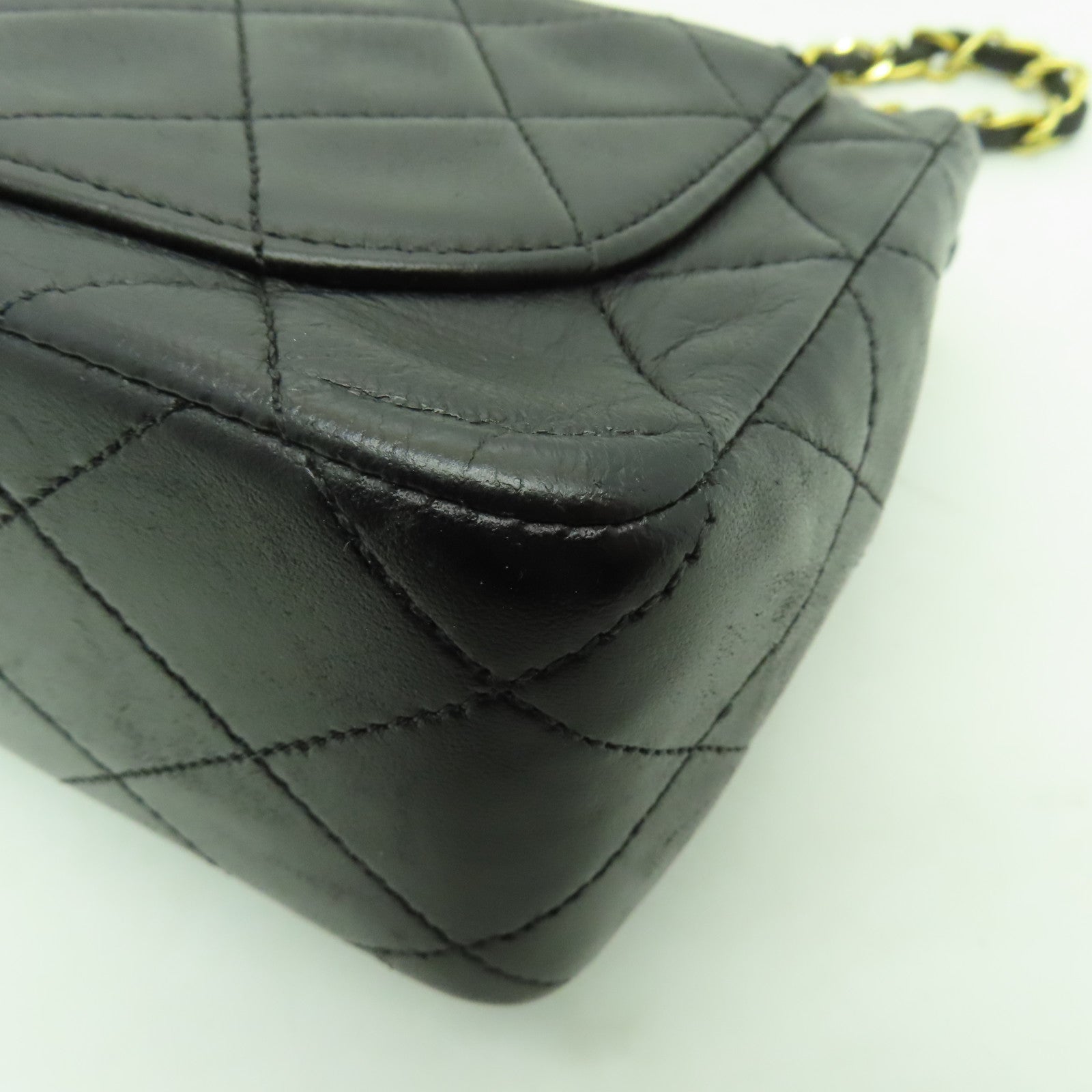 CHANEL 【清倉大減價】菱格羊皮皮革Classic Flap Mini金扣鏈帶肩背袋黑色/紅色