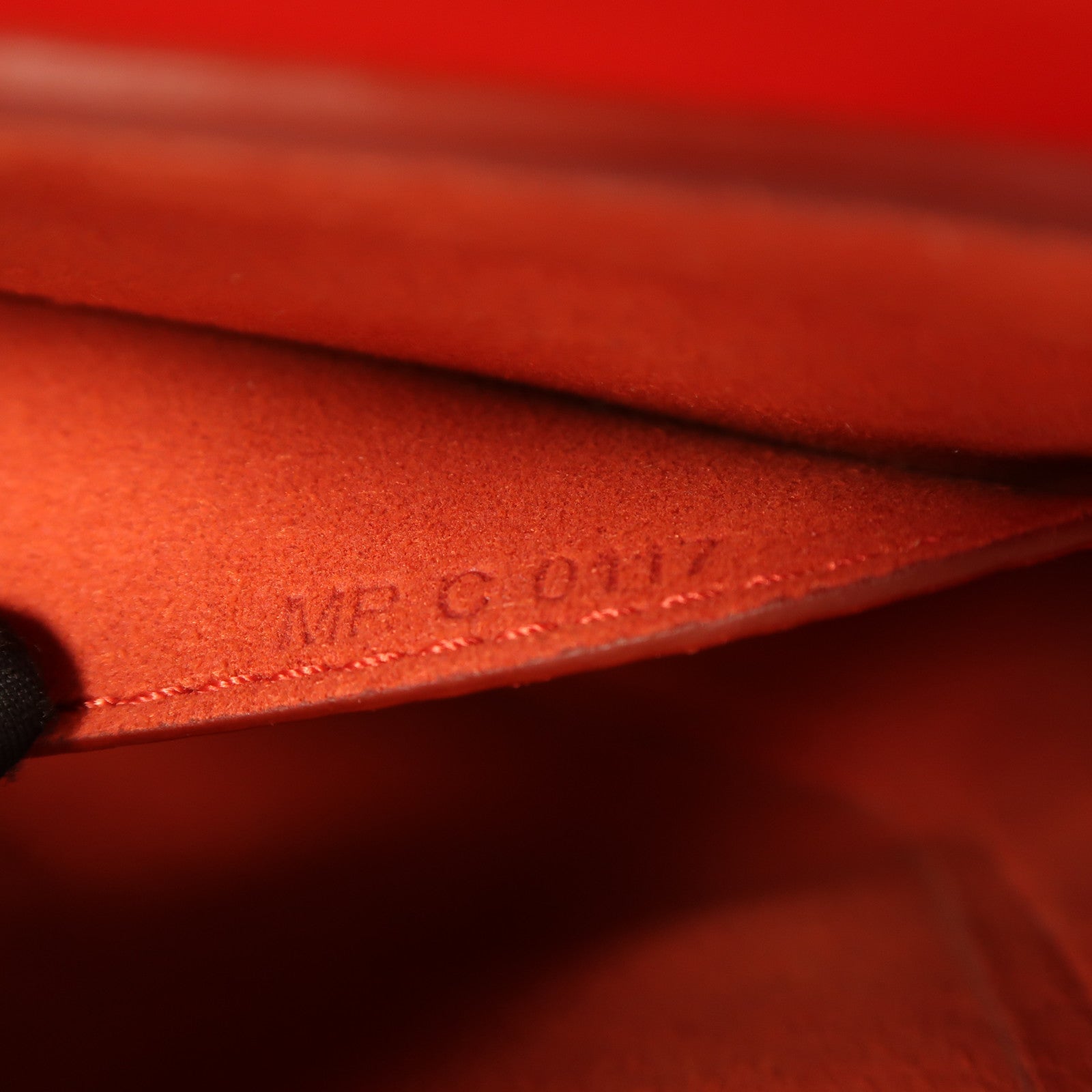 GIVENCHY 牛皮皮革Mini Nobile金扣肩背袋