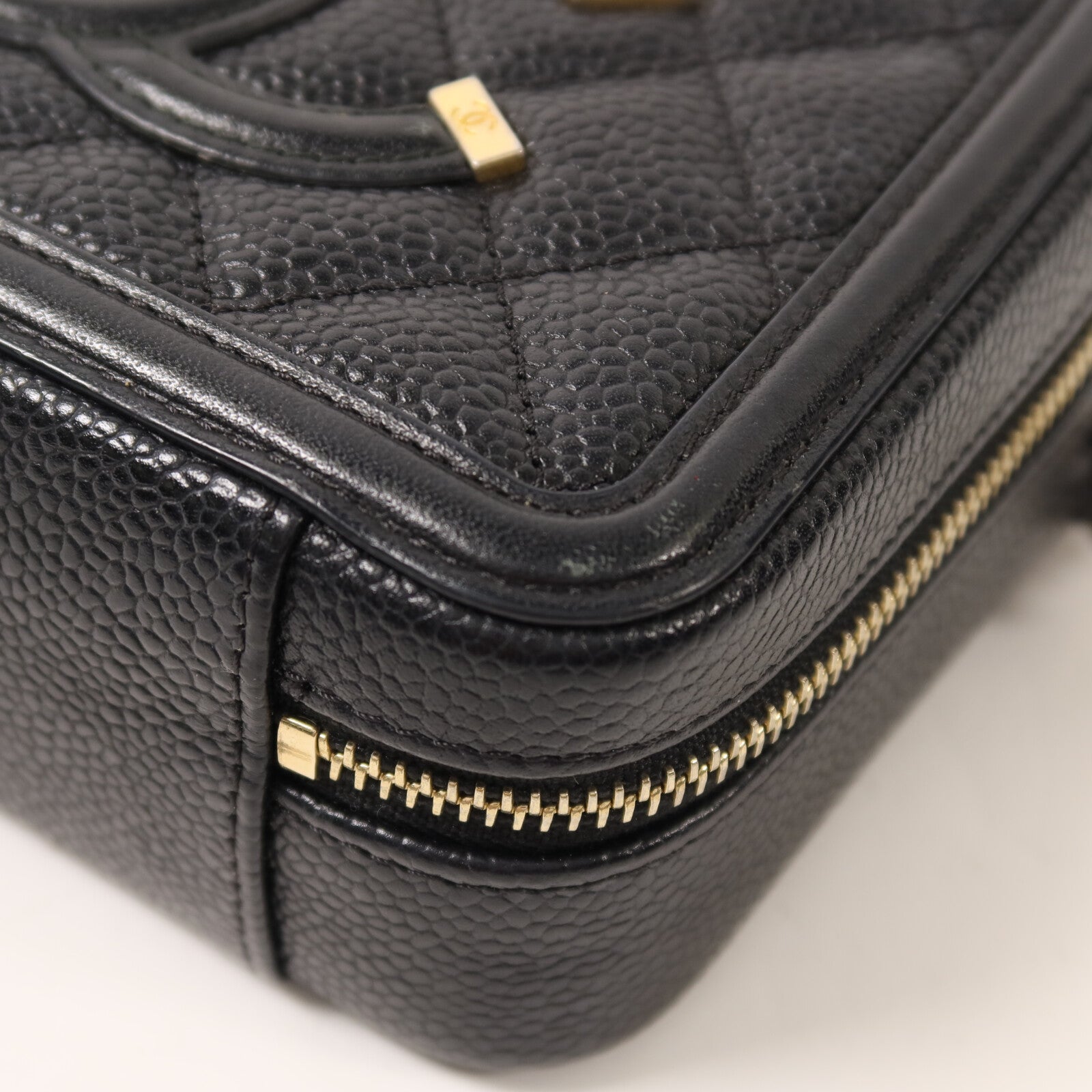 CHANEL 牛皮皮革Filigree Camera Bag鏈帶肩背袋