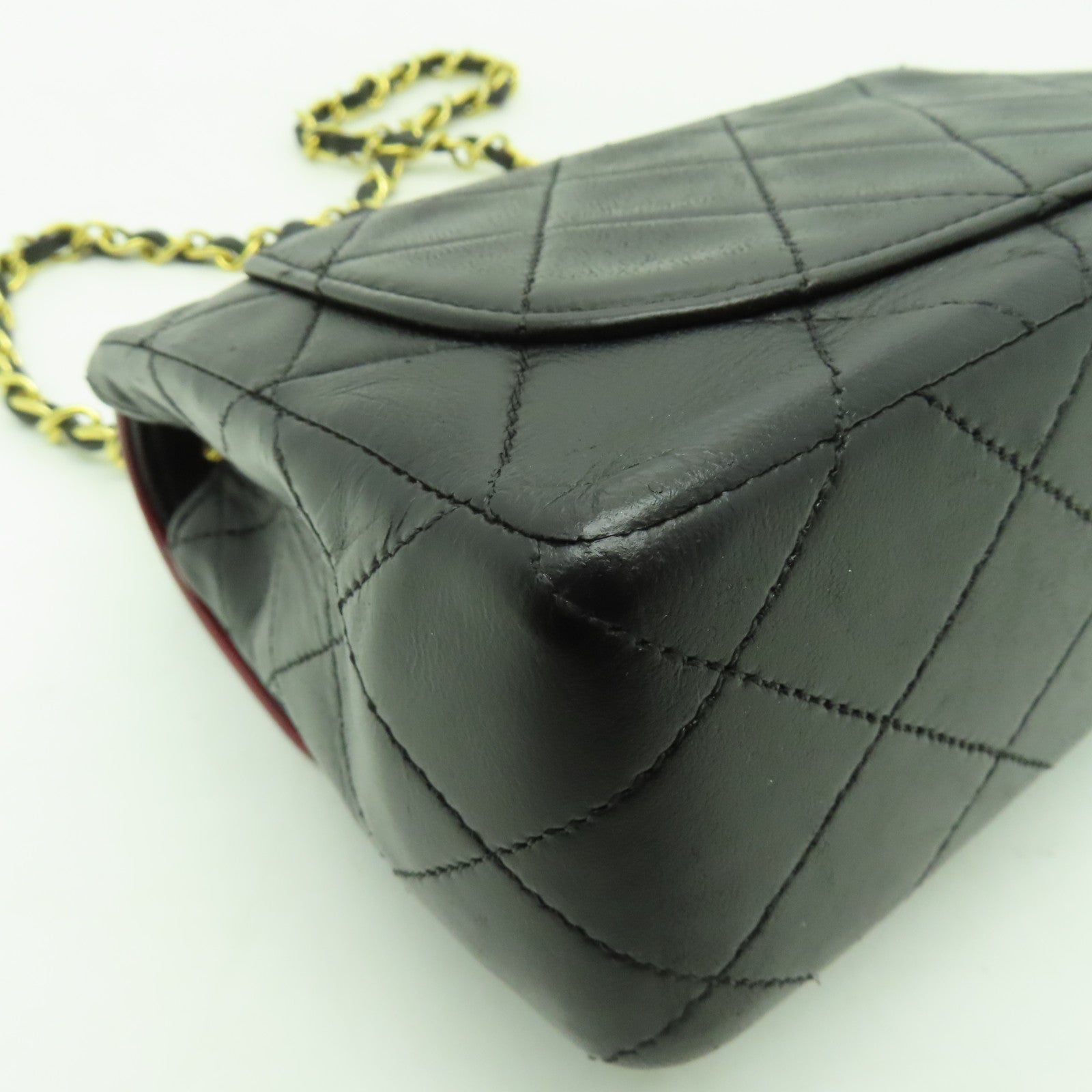 CHANEL 【清倉大減價】菱格羊皮皮革Classic Flap Mini金扣鏈帶肩背袋黑色/紅色