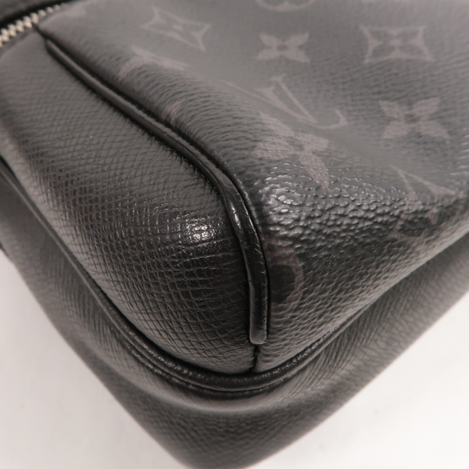 LOUIS VUITTON Monogram Eclipse/Taiga Outdoor Messenger銀扣肩背袋