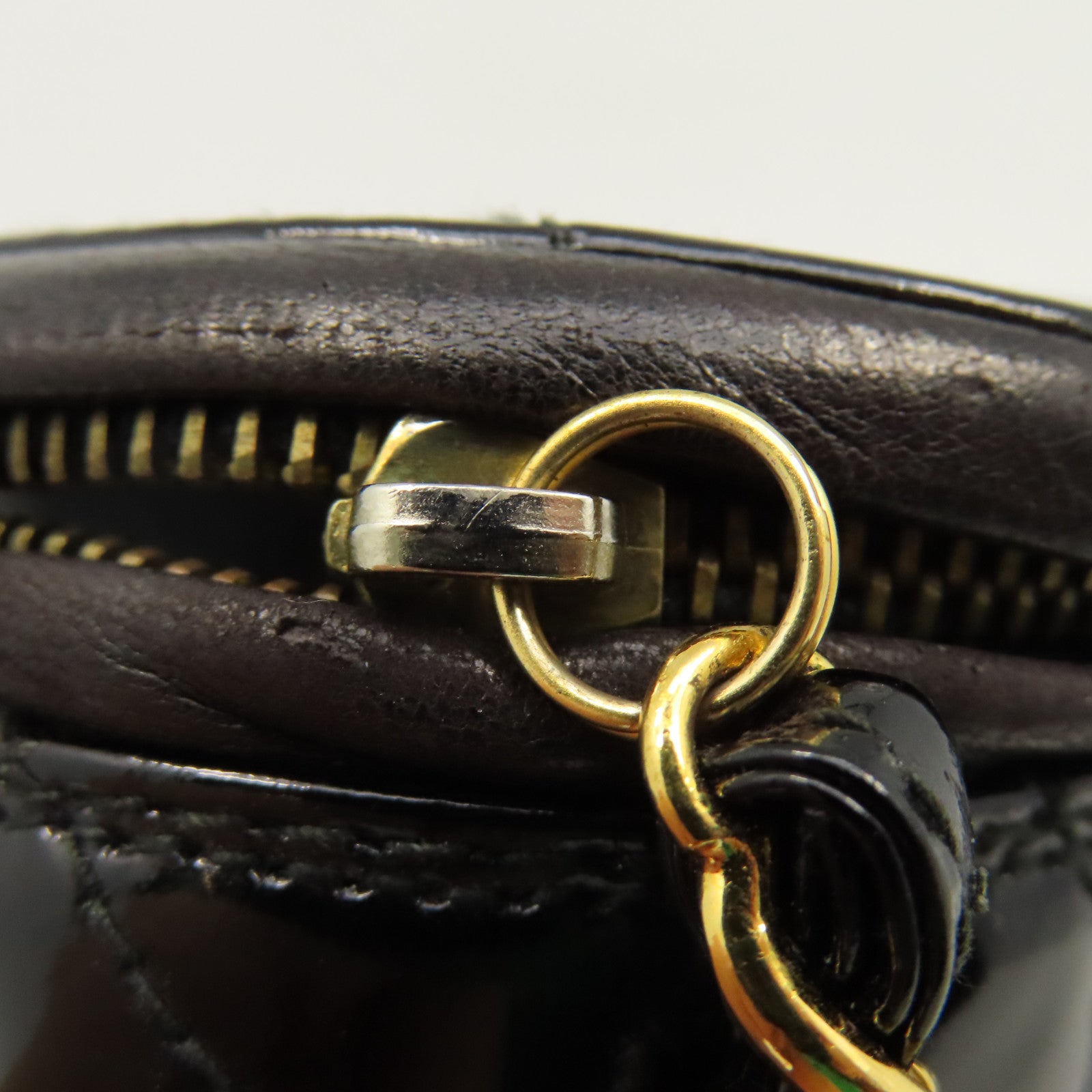 CHANEL **【清倉大減價】菱格漆皮皮革Waist Bag金扣腰包黑色