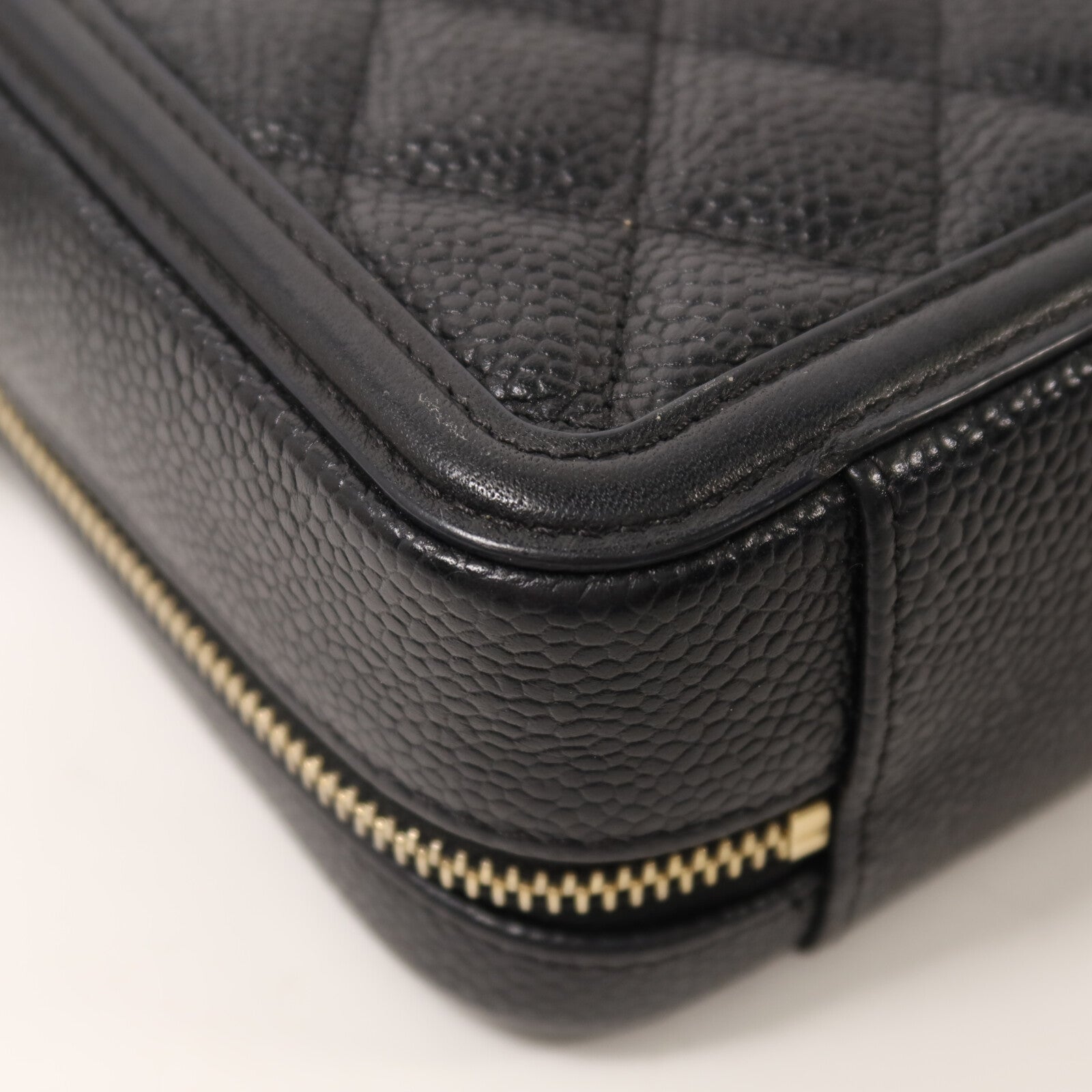 CHANEL 牛皮皮革Filigree Camera Bag鏈帶肩背袋