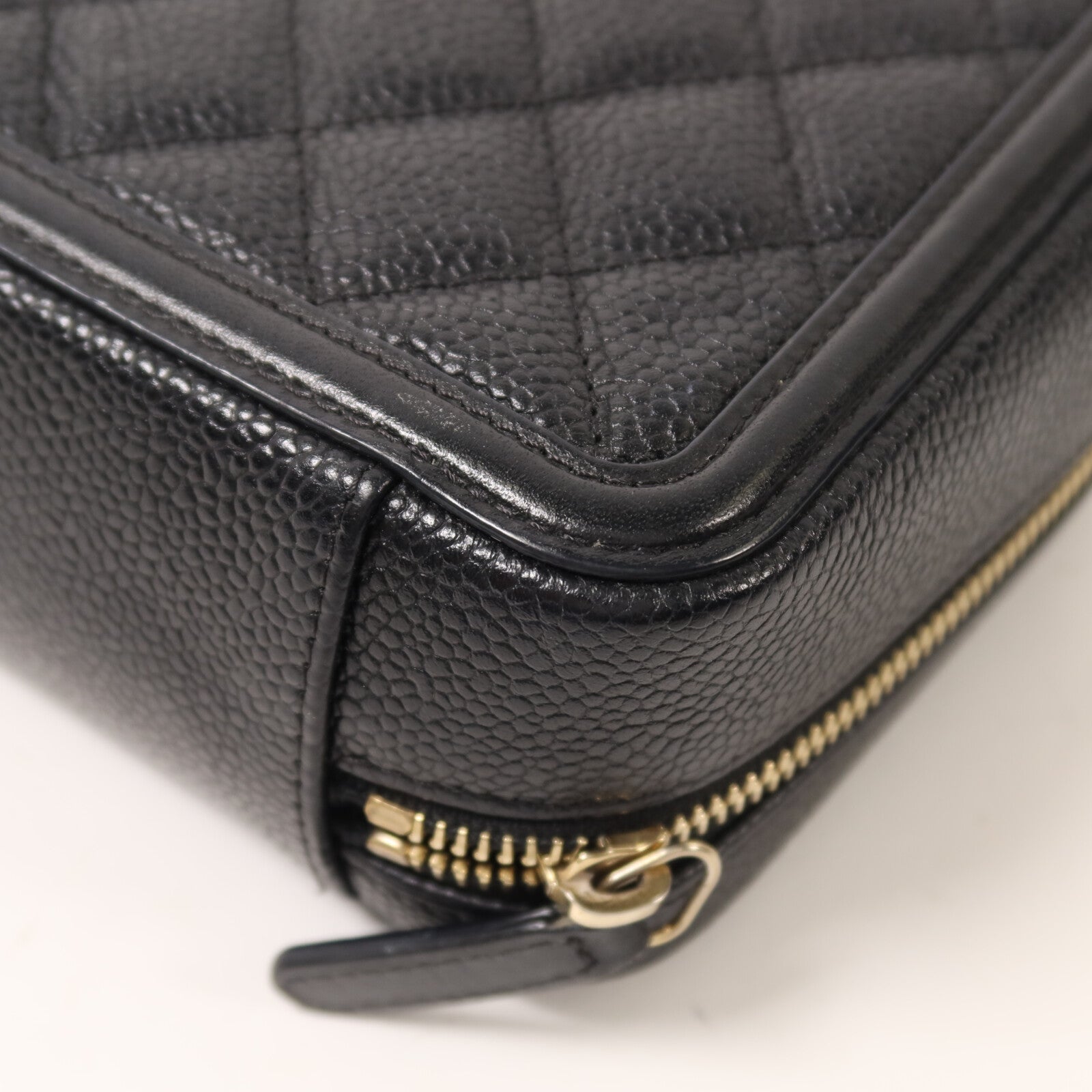 CHANEL 牛皮皮革Filigree Camera Bag鏈帶肩背袋