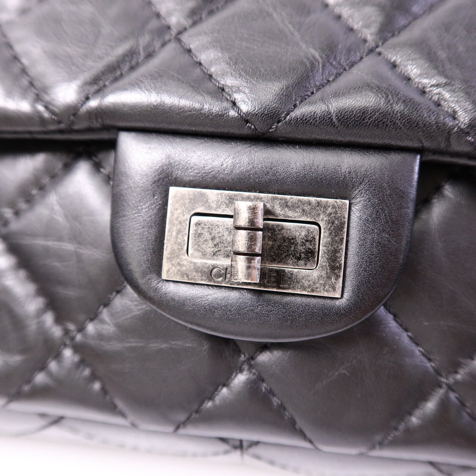 CHANEL 牛皮皮革2.55 Medium鏈帶肩背袋