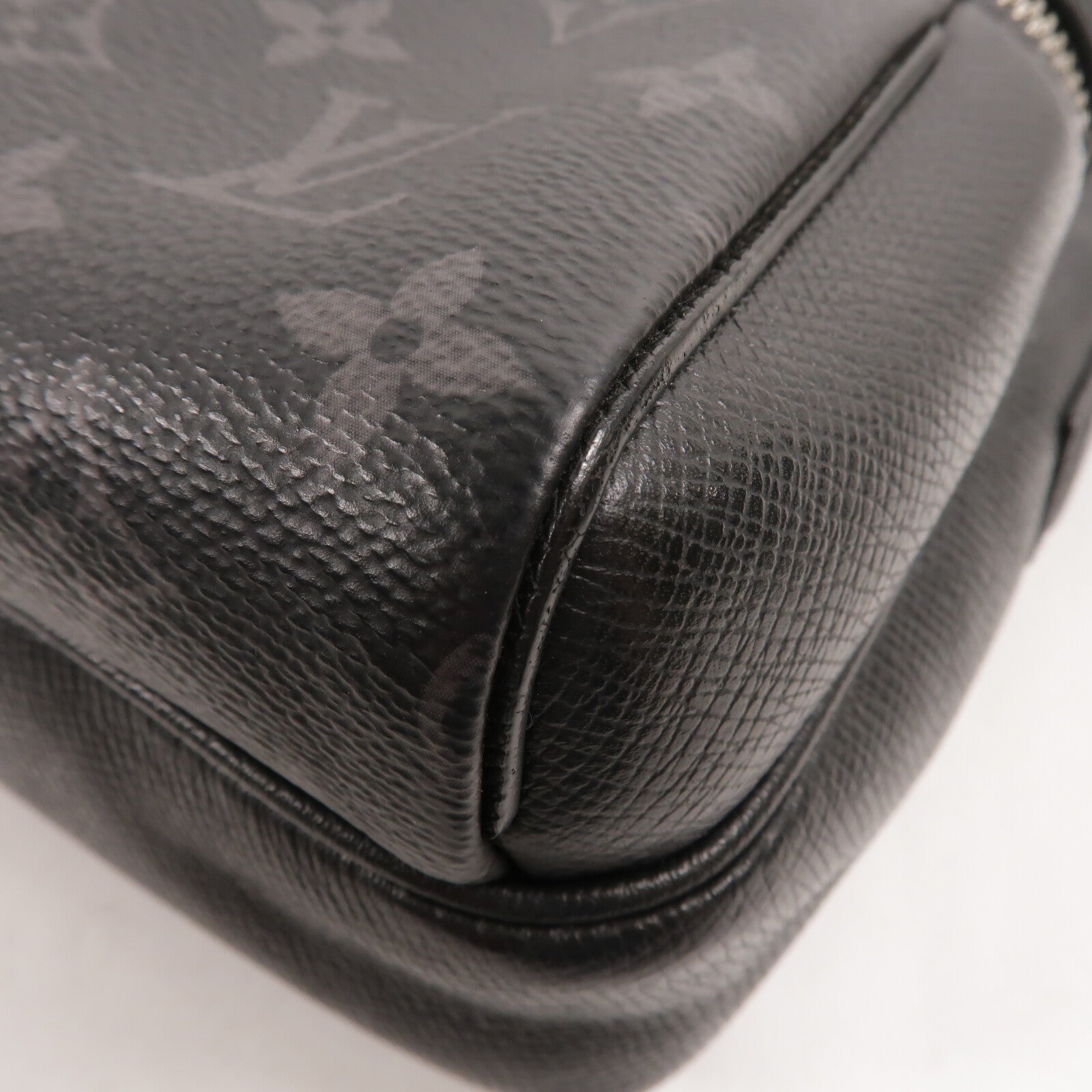 LOUIS VUITTON Monogram Eclipse/Taiga Outdoor Messenger銀扣肩背袋