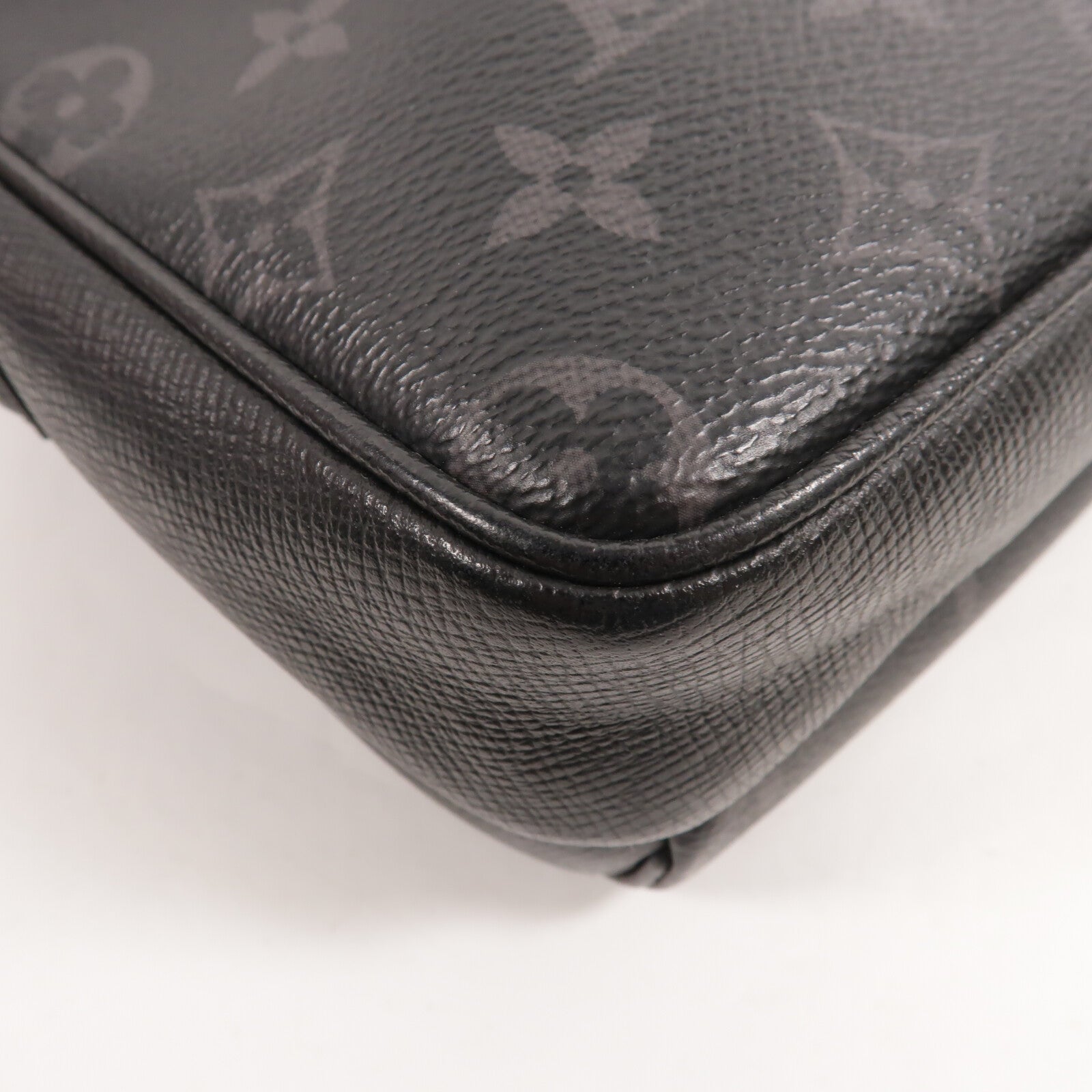 LOUIS VUITTON Monogram Eclipse/Taiga Outdoor Messenger銀扣肩背袋