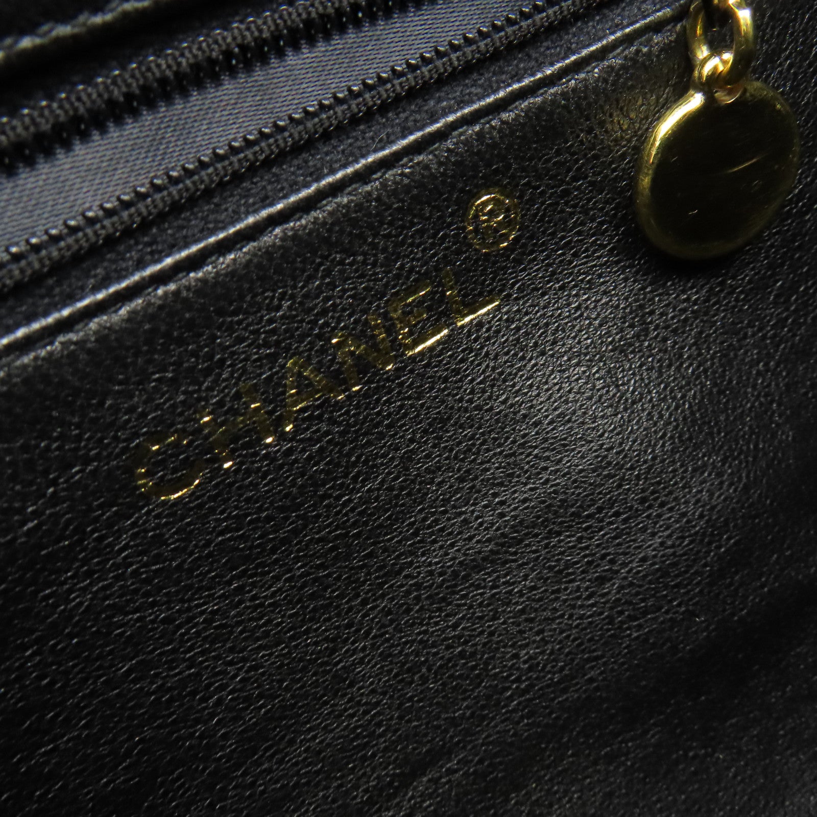 CHANEL **【清倉大減價】菱格漆皮皮革Waist Bag金扣腰包黑色