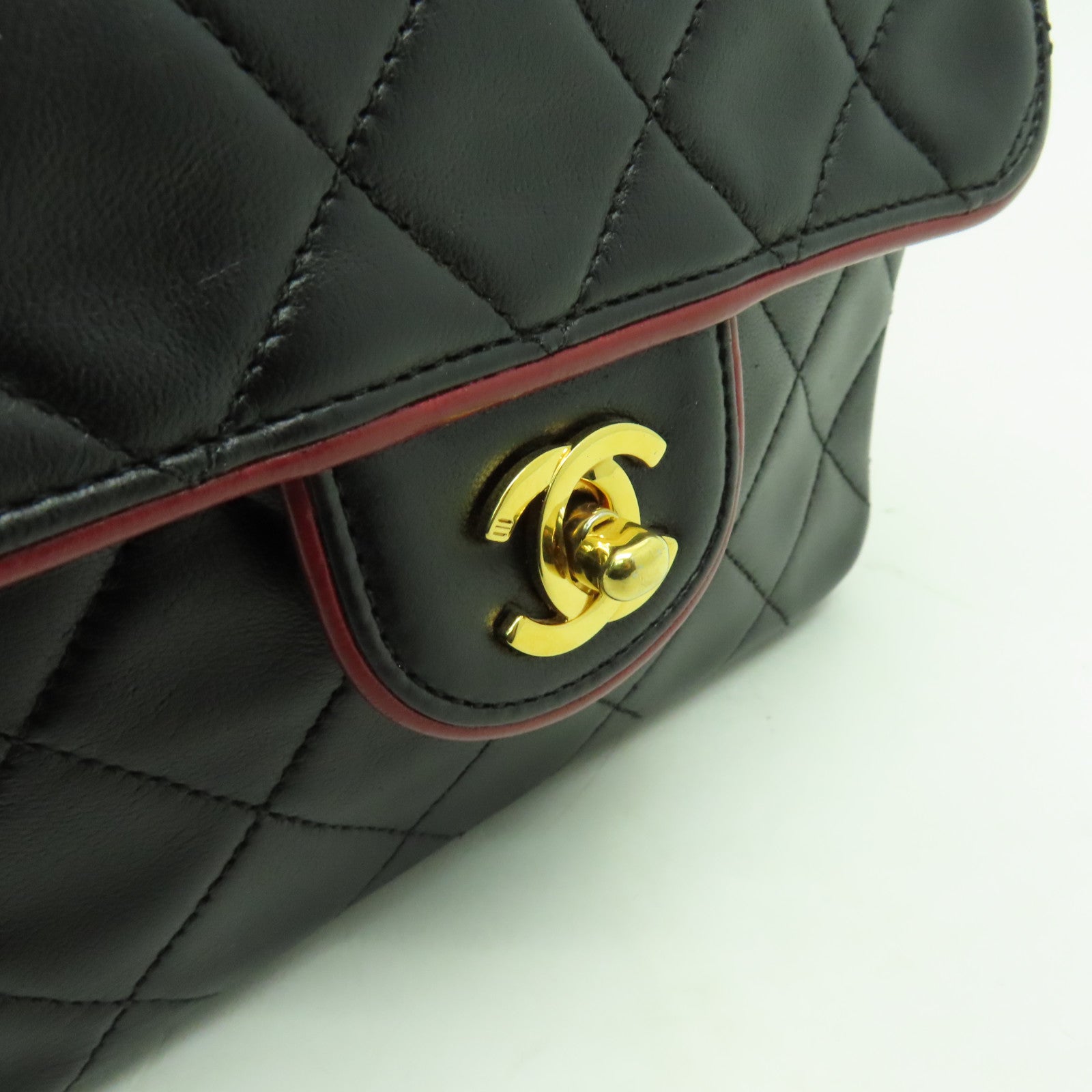 CHANEL 【清倉大減價】菱格羊皮皮革Classic Flap Mini金扣鏈帶肩背袋黑色/紅色