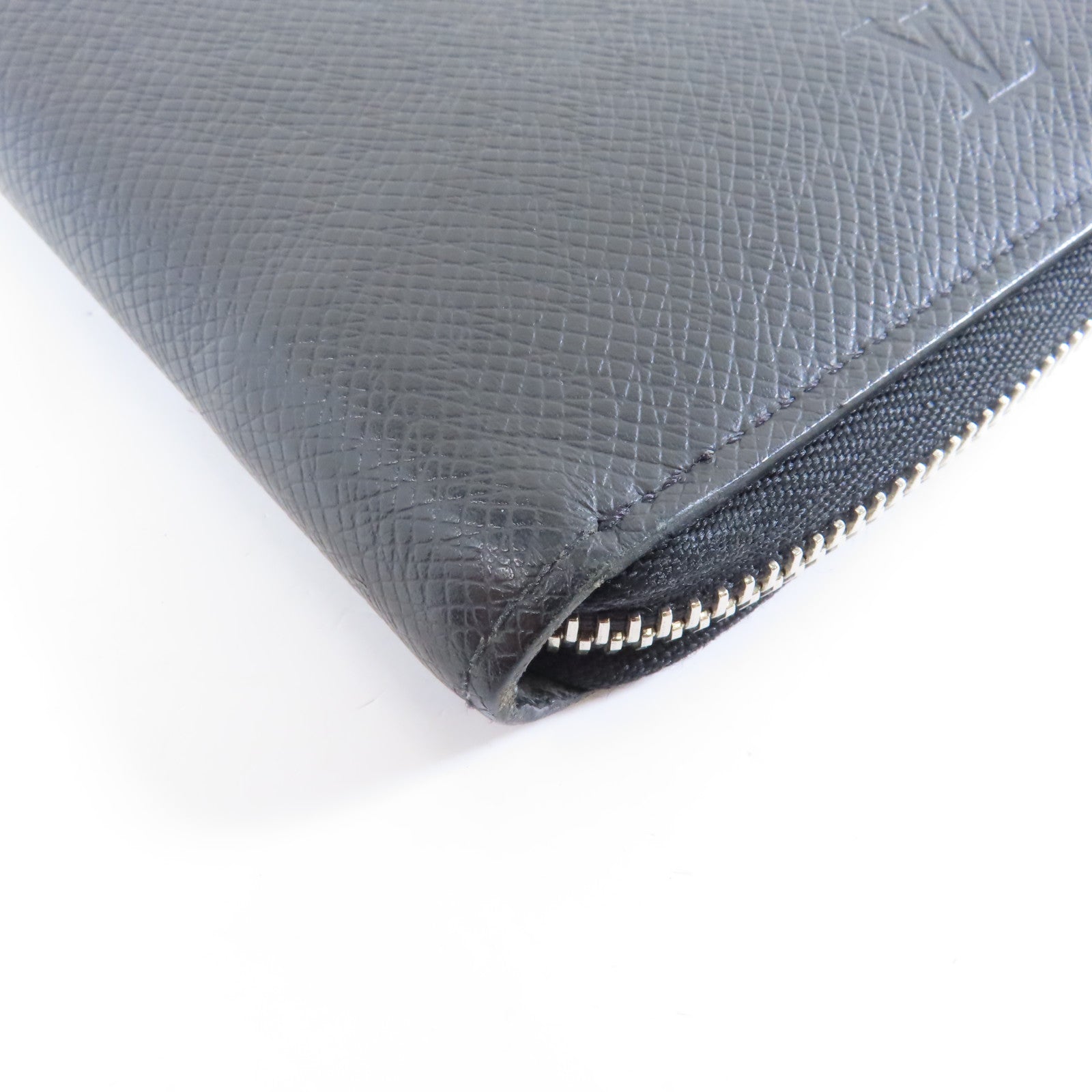 LOUIS VUITTON 【激減優惠】Taiga Zipper Wallet Vertical銀扣長錢包黑色