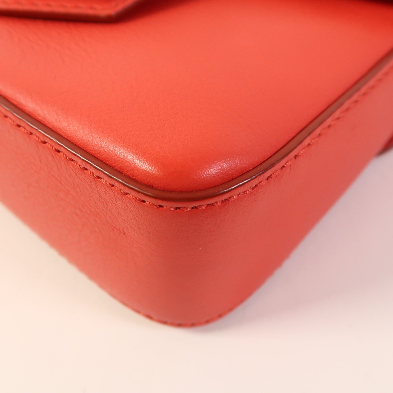 GIVENCHY 牛皮皮革Mini Nobile金扣肩背袋