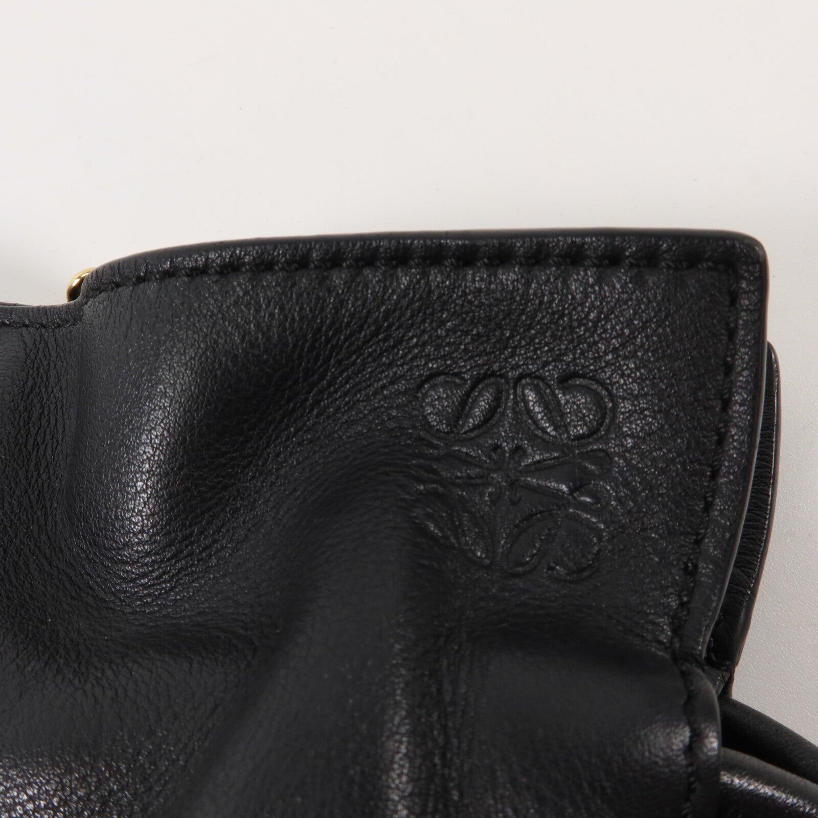 LOEWE 羊皮皮革Mini Flamenco Clutch With Chain鏈帶肩背袋