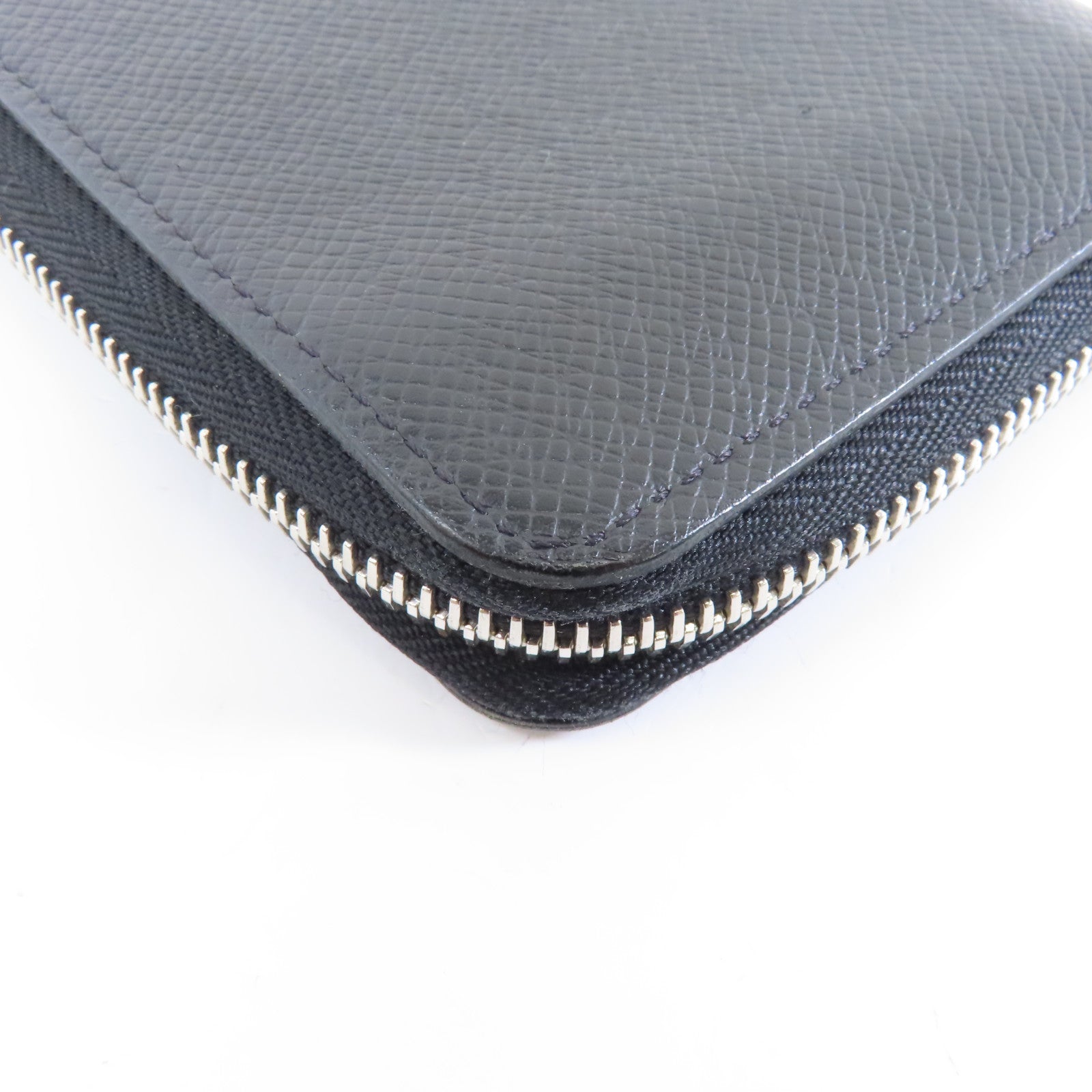 LOUIS VUITTON 【激減優惠】Taiga Zipper Wallet Vertical銀扣長錢包黑色