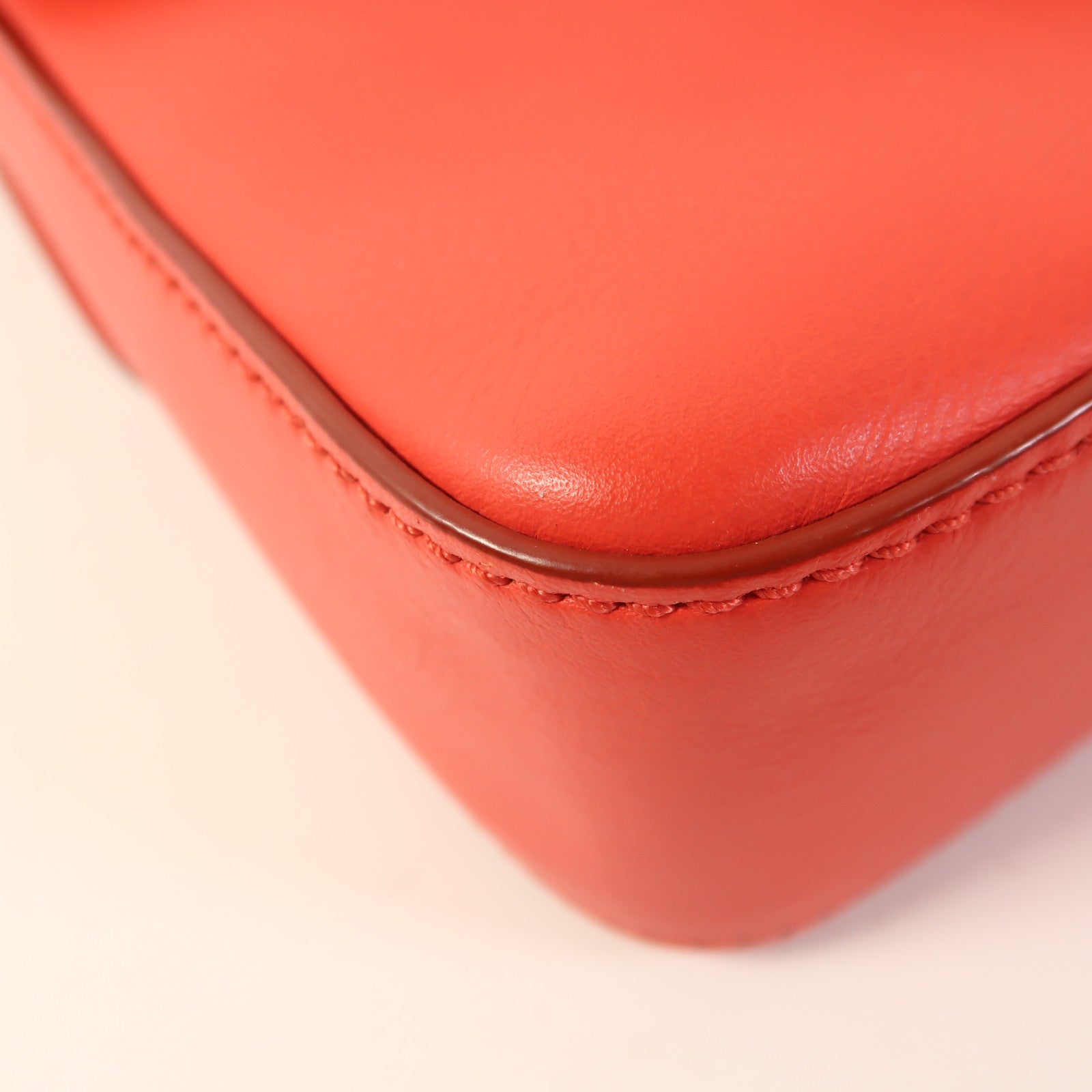 GIVENCHY 牛皮皮革Mini Nobile金扣肩背袋