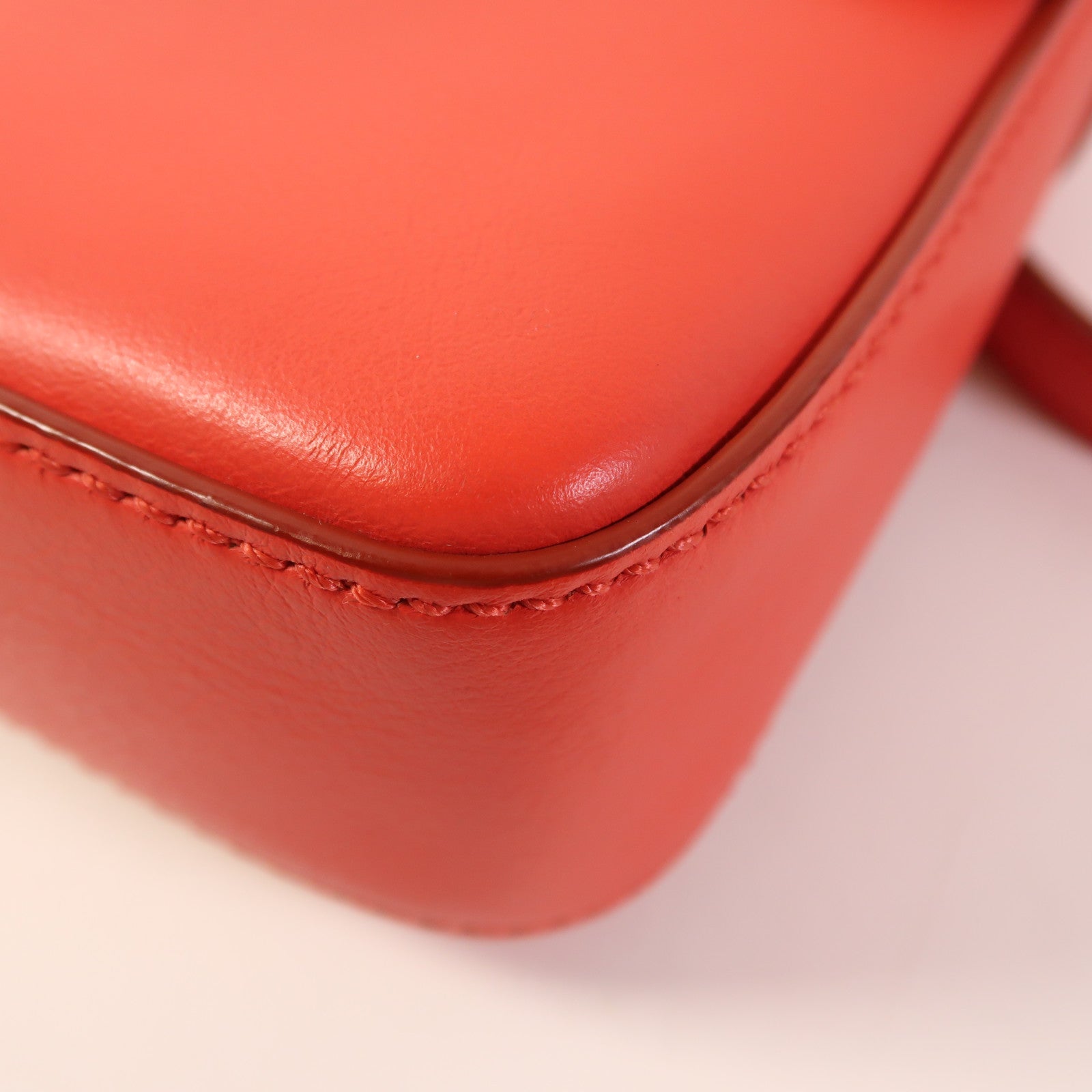 GIVENCHY 牛皮皮革Mini Nobile金扣肩背袋