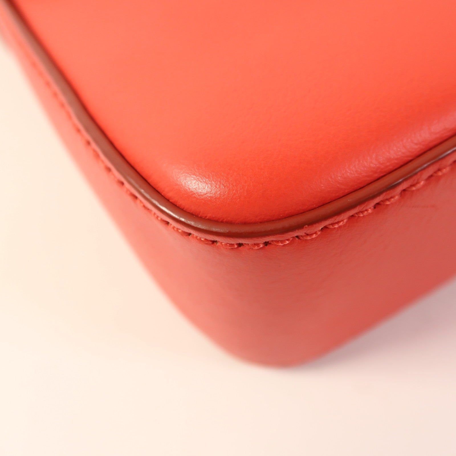 GIVENCHY 牛皮皮革Mini Nobile金扣肩背袋