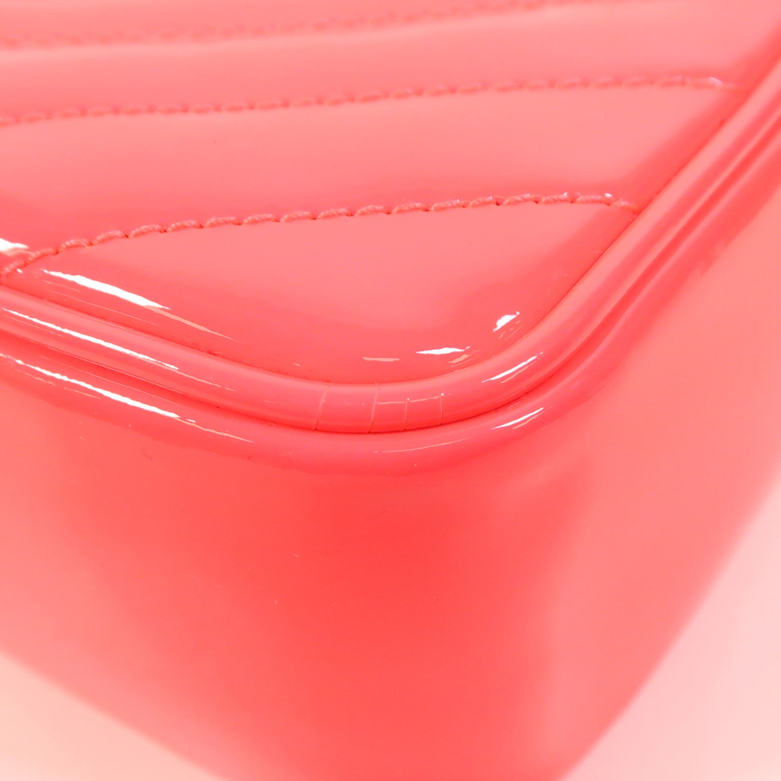 SAINT LAURENT 漆皮皮革Lou Camera Bag銀扣肩背袋