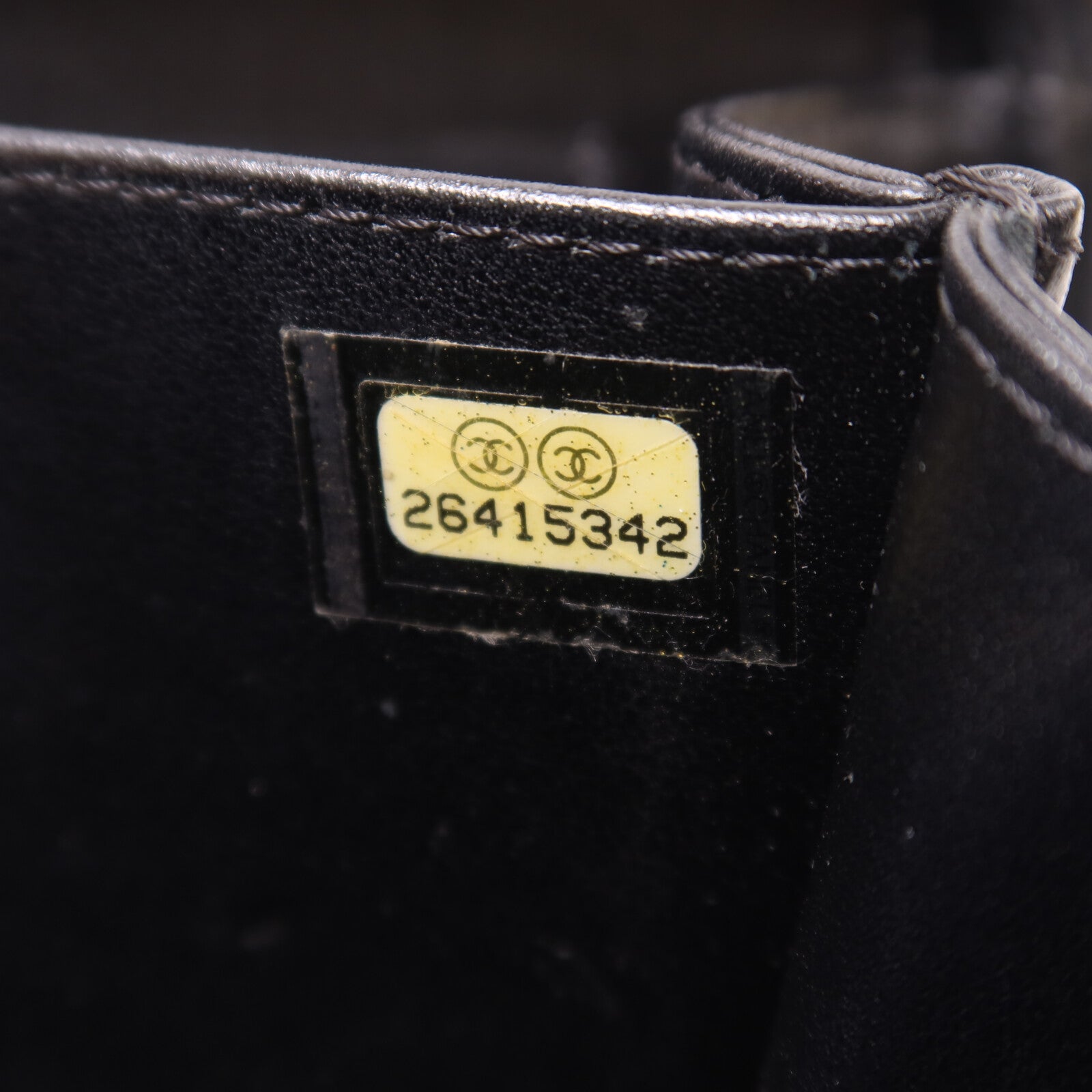 CHANEL 牛皮皮革Filigree Camera Bag鏈帶肩背袋