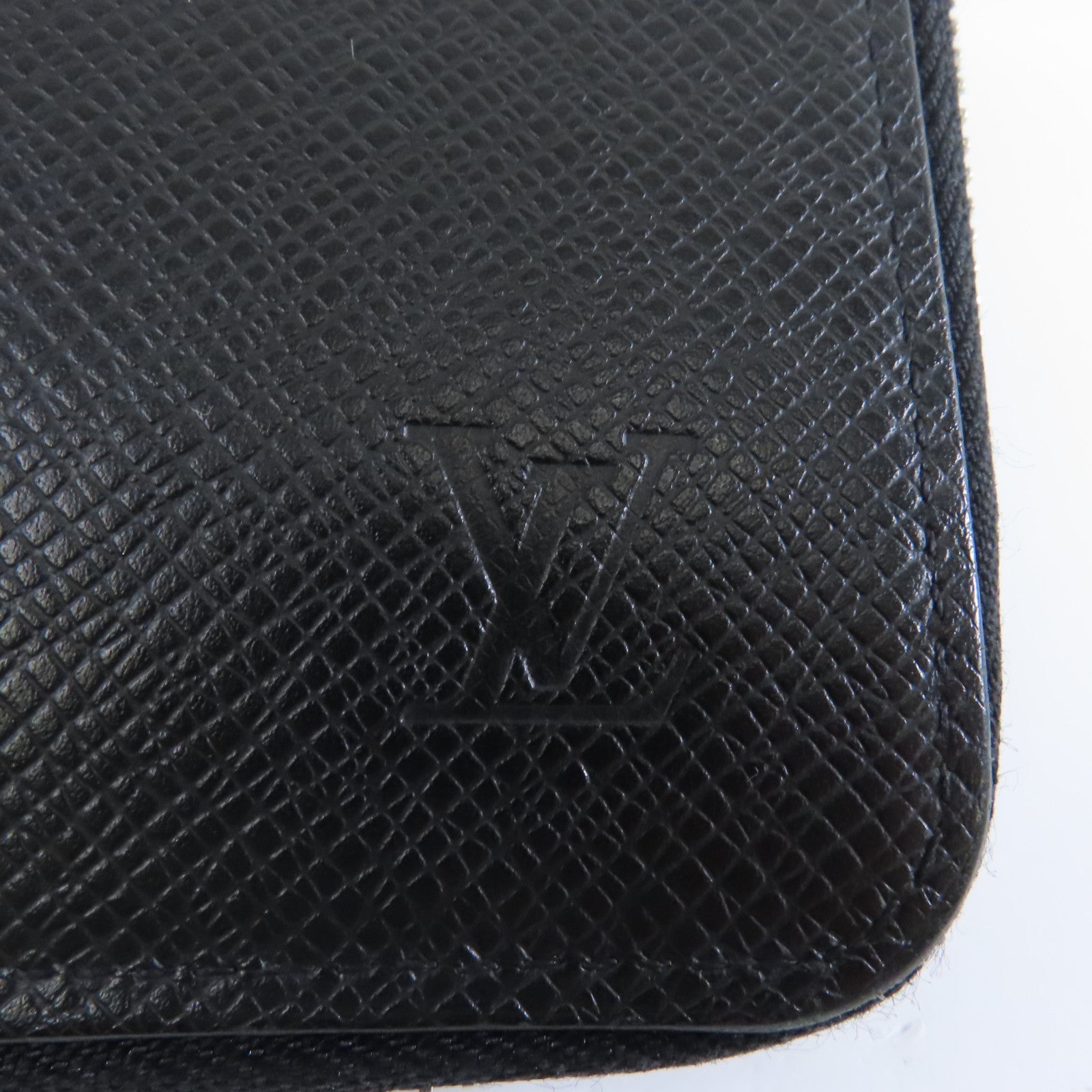 LOUIS VUITTON 【激減優惠】Taiga Zipper Wallet Vertical銀扣長錢包黑色
