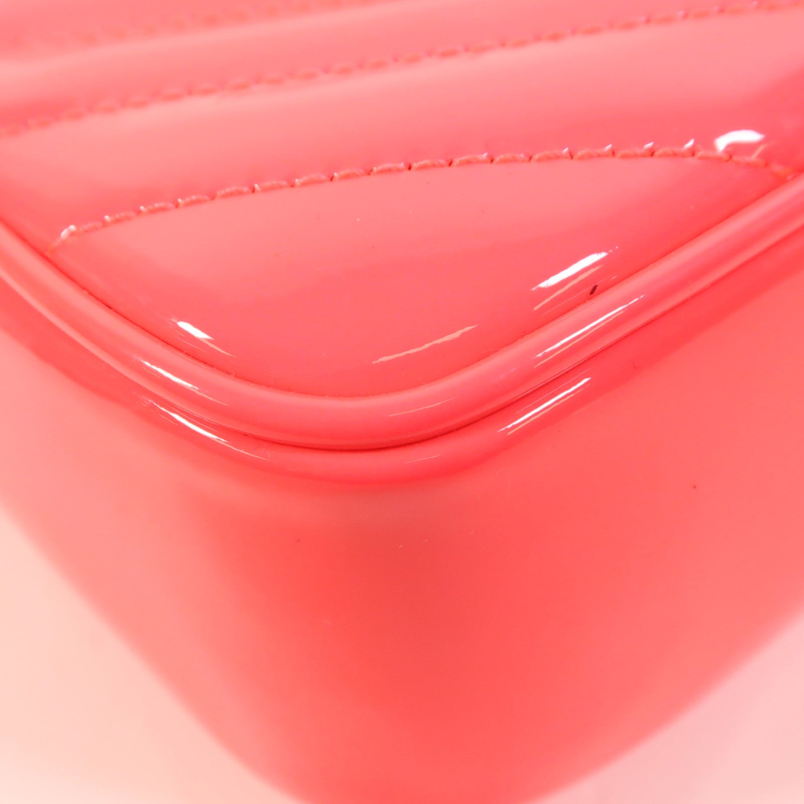 SAINT LAURENT 漆皮皮革Lou Camera Bag銀扣肩背袋