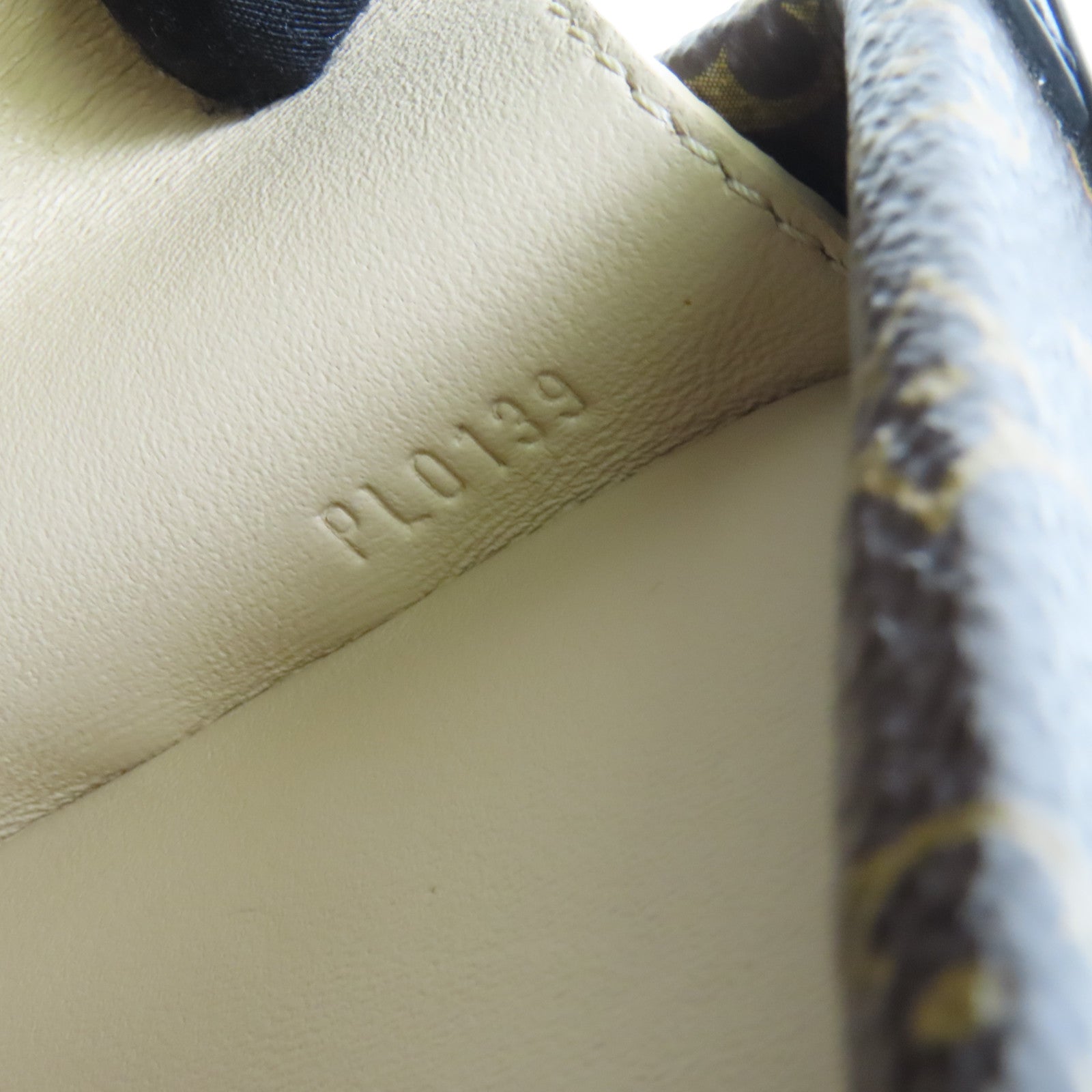 LOUIS VUITTON 【激減優惠】Monogram Petite Malle金扣肩背袋