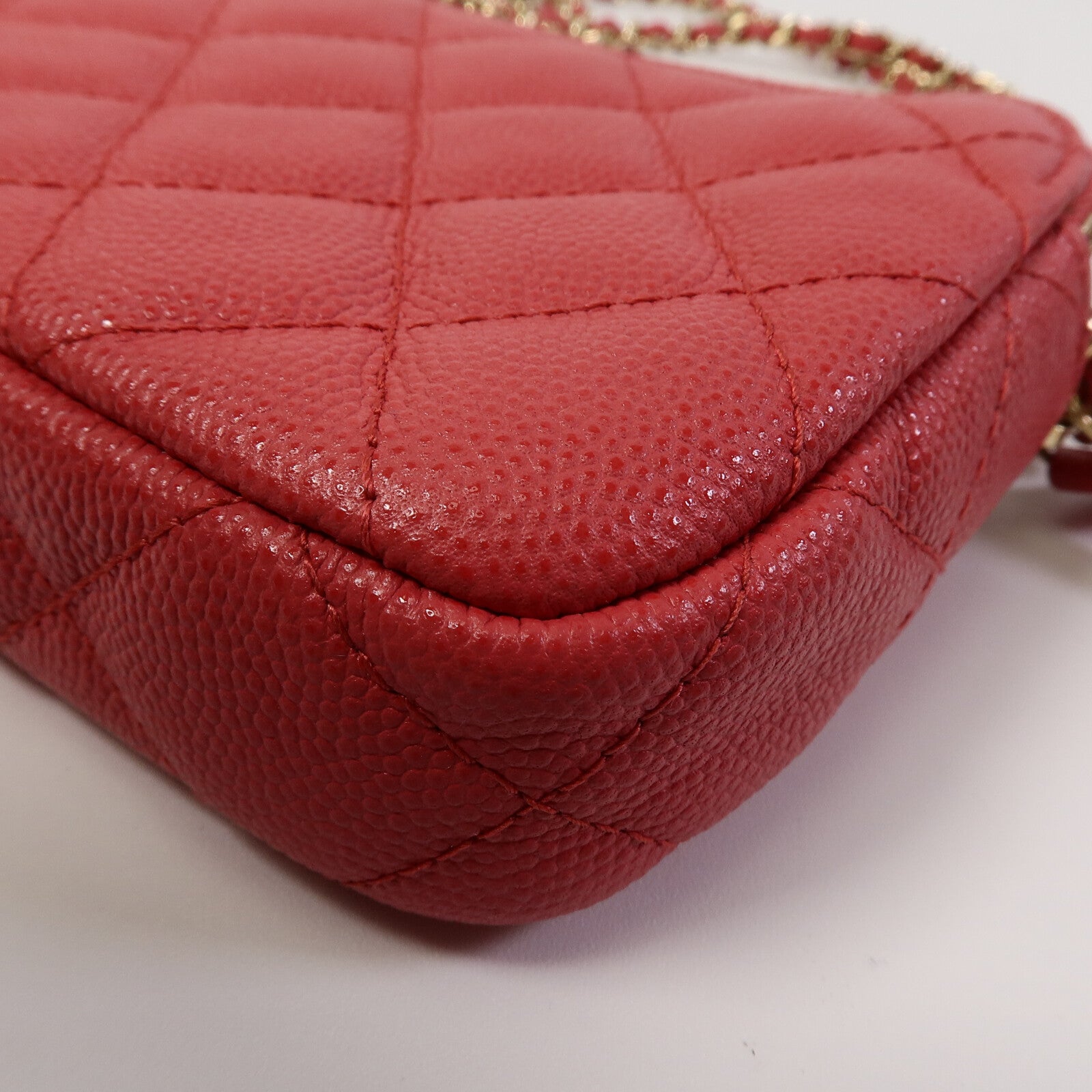 CHANEL 牛皮皮革Zipper Phone Bag鏈帶肩背袋
