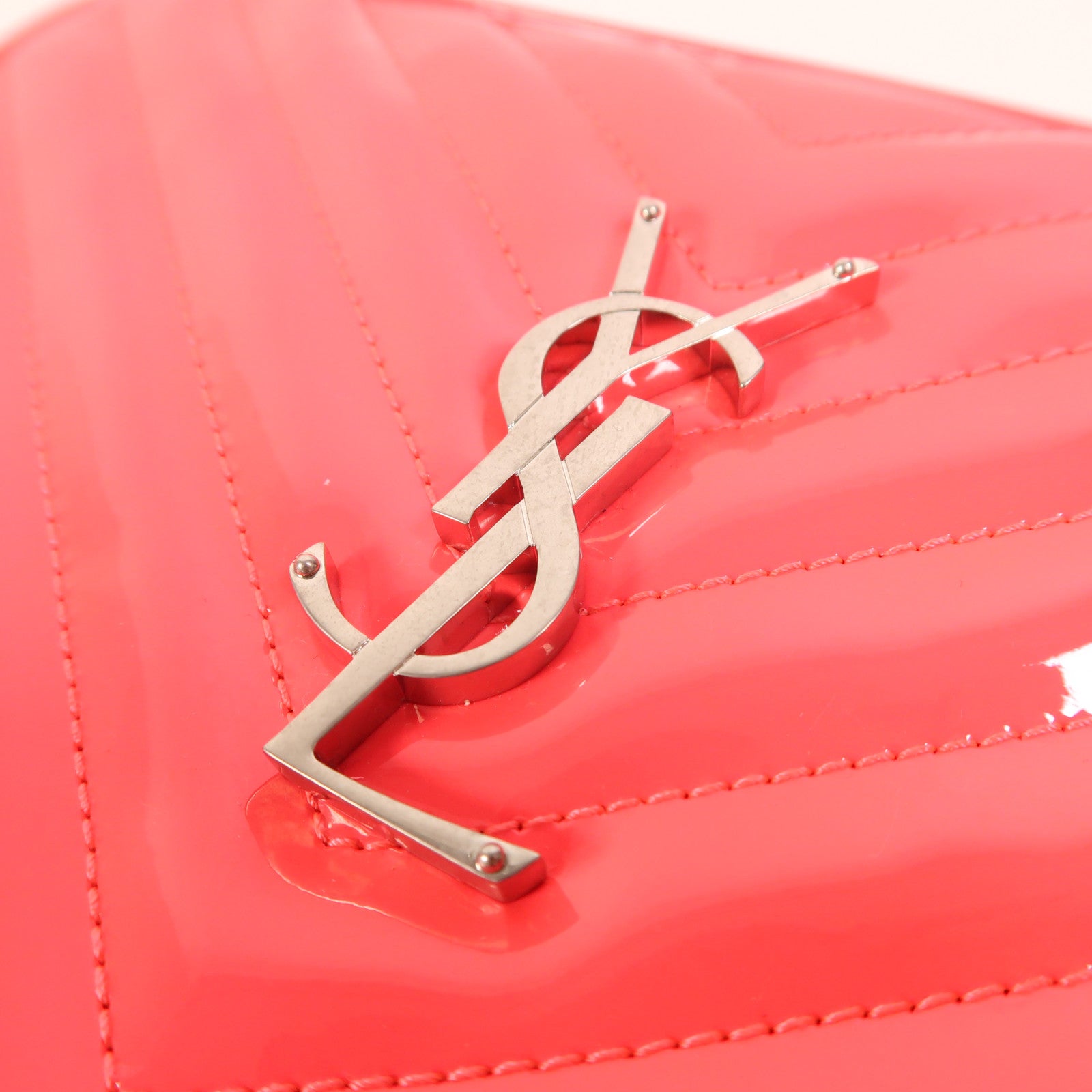 SAINT LAURENT 漆皮皮革Lou Camera Bag銀扣肩背袋