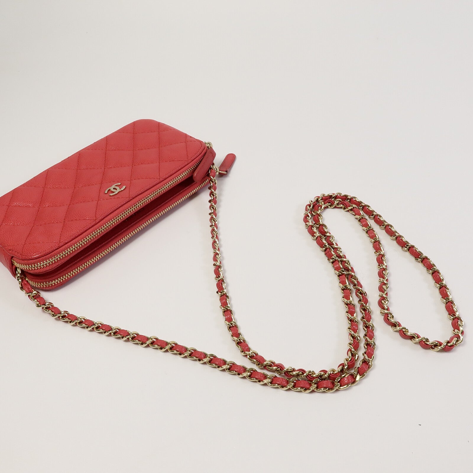CHANEL 牛皮皮革Zipper Phone Bag鏈帶肩背袋