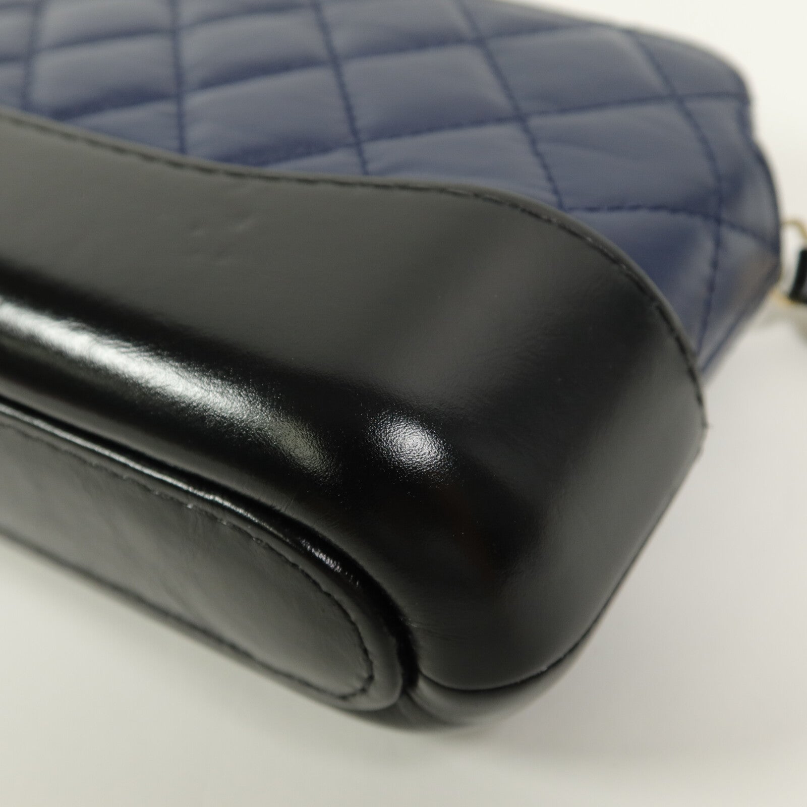 CHANEL 牛皮皮革Gabrielle Wallet On Chain鏈帶肩背袋